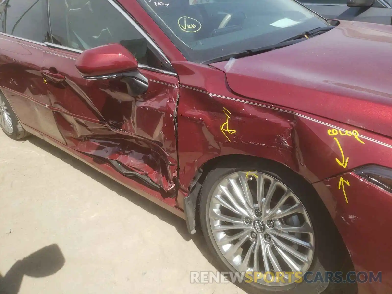 9 Photograph of a damaged car 4T1BZ1FB2KU038317 TOYOTA AVALON 2019