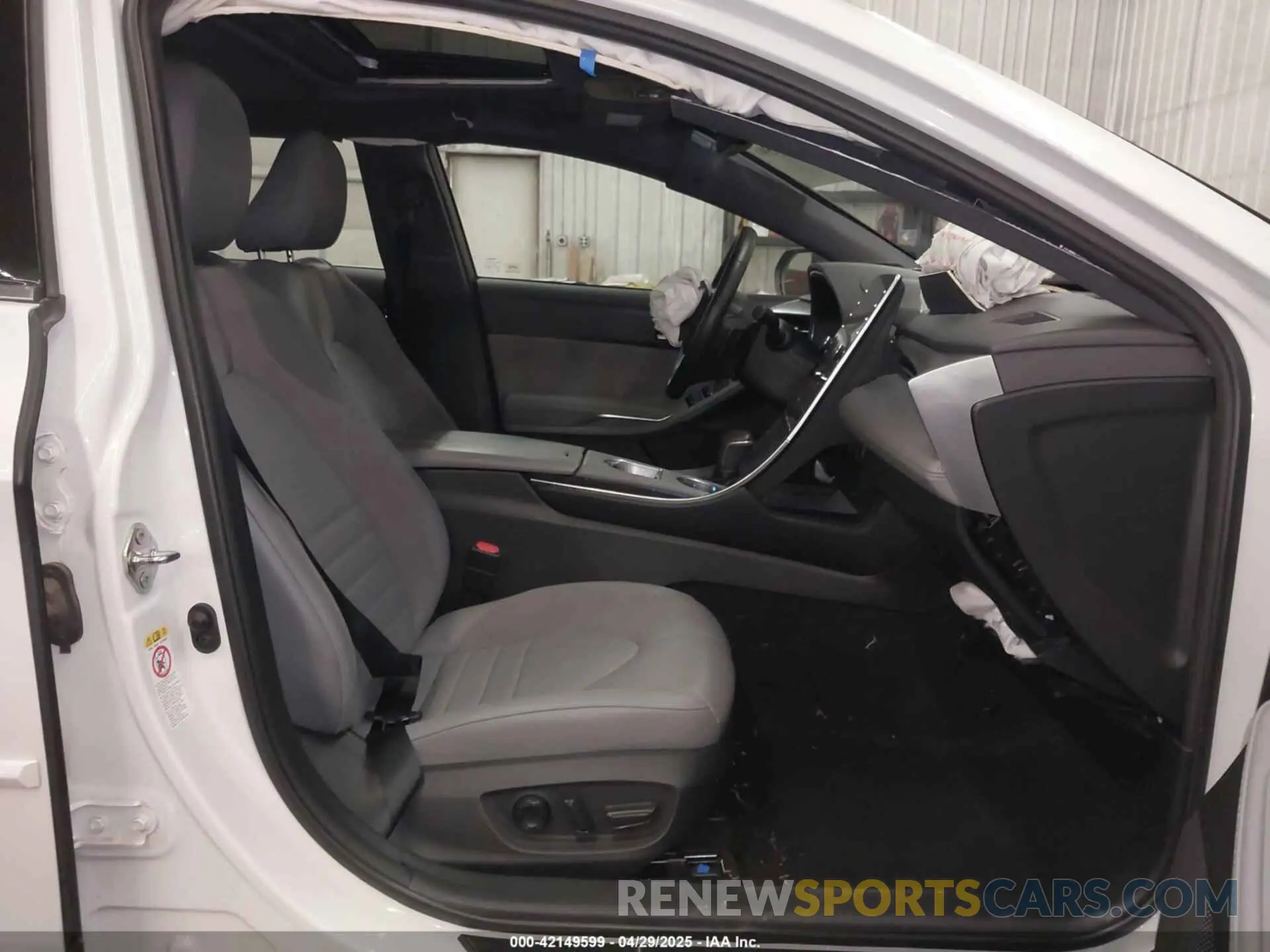 5 Photograph of a damaged car 4T1BZ1FB3KU004483 TOYOTA AVALON 2019