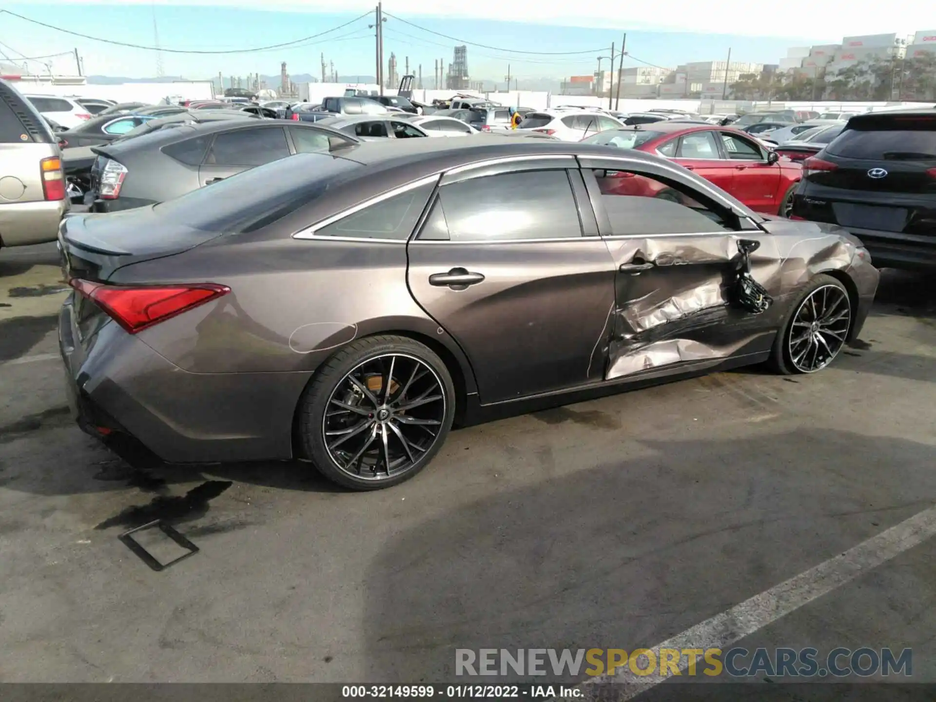 4 Photograph of a damaged car 4T1BZ1FB3KU006508 TOYOTA AVALON 2019