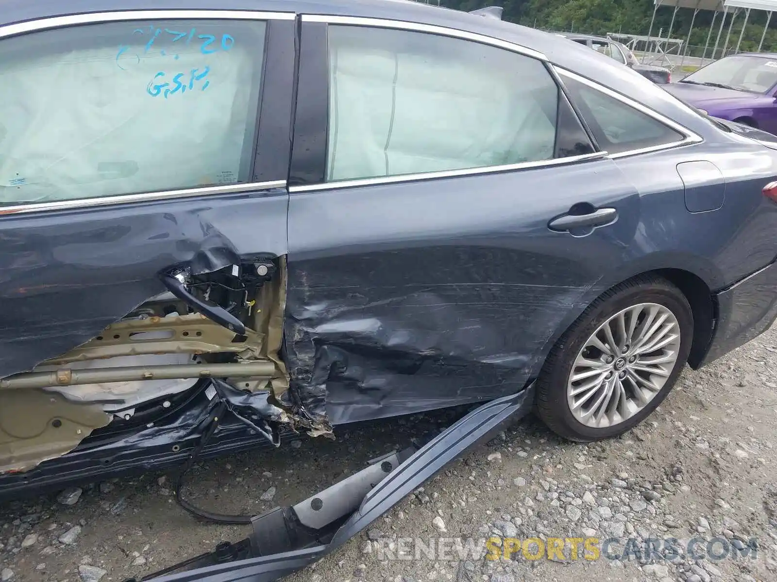 10 Photograph of a damaged car 4T1BZ1FB3KU014639 TOYOTA AVALON 2019