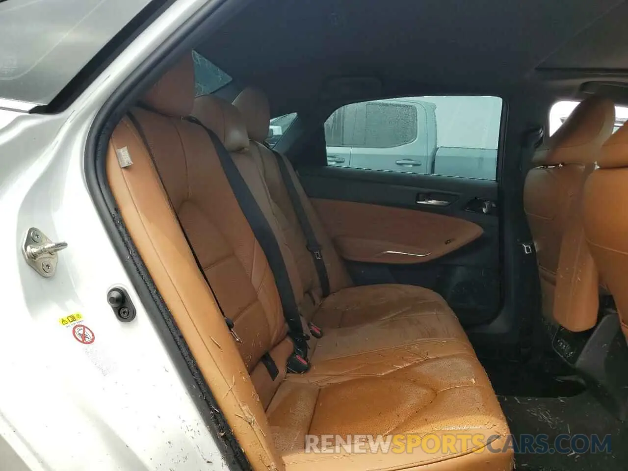 10 Photograph of a damaged car 4T1BZ1FB3KU015497 TOYOTA AVALON 2019