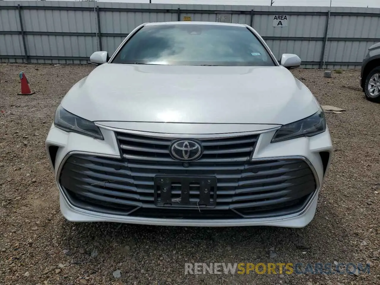 5 Photograph of a damaged car 4T1BZ1FB3KU015497 TOYOTA AVALON 2019