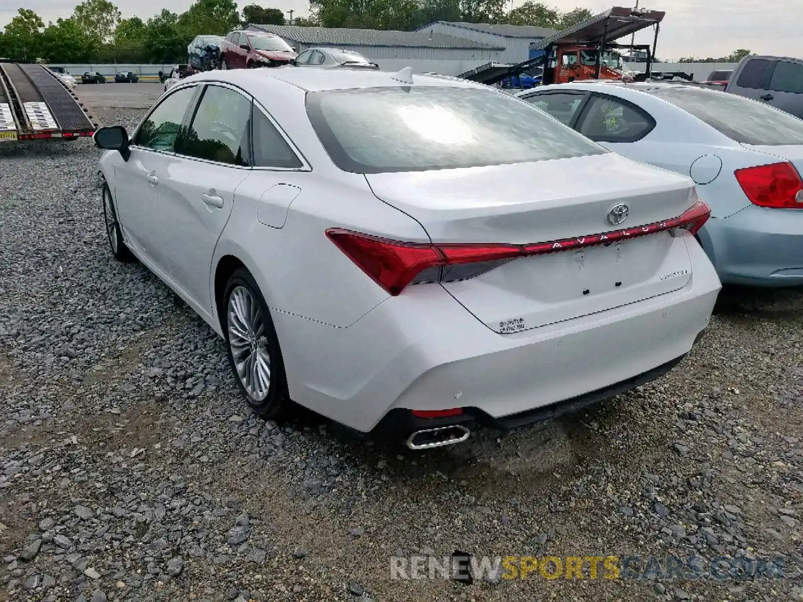 3 Photograph of a damaged car 4T1BZ1FB3KU018769 TOYOTA AVALON 2019