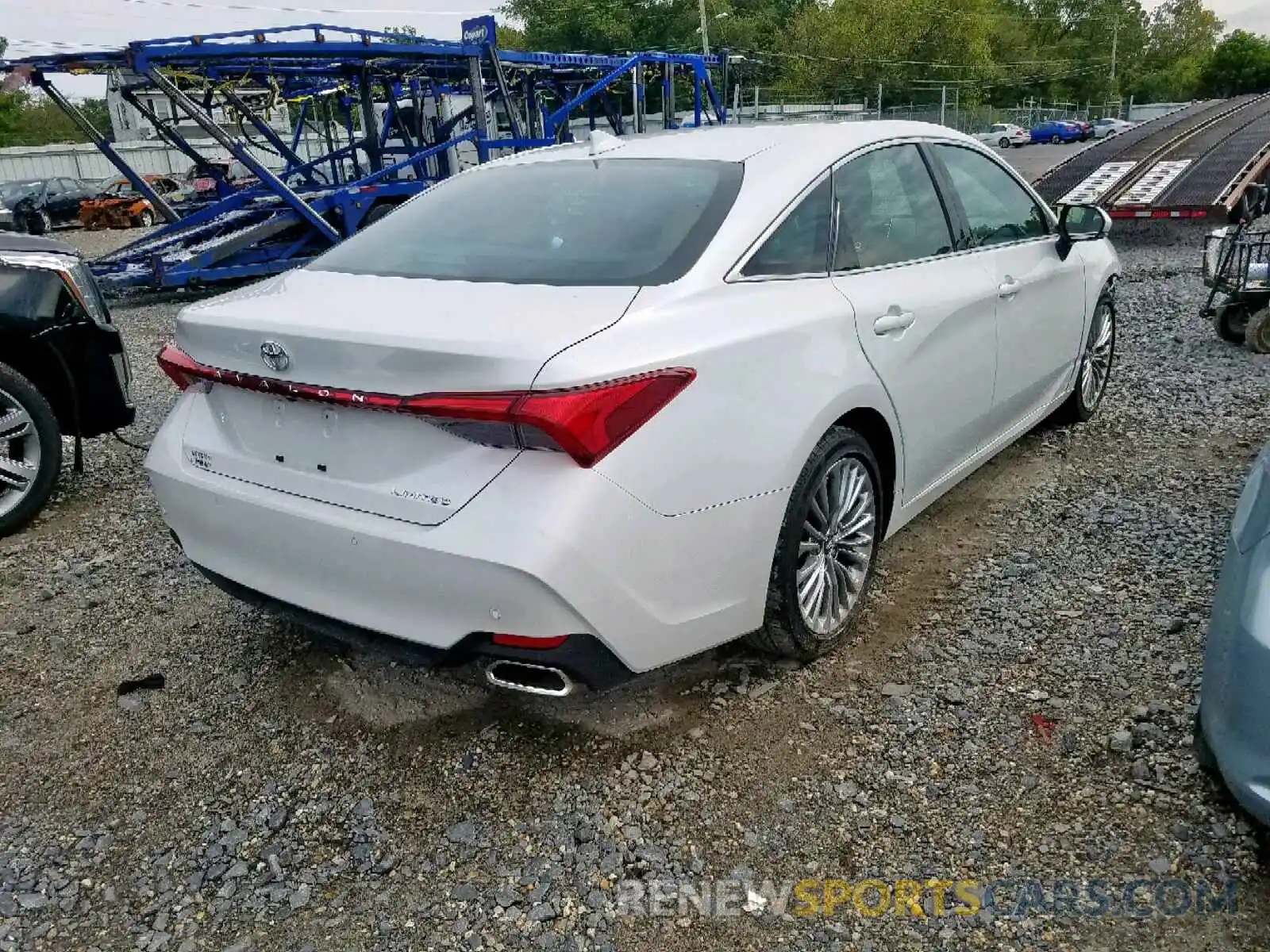 4 Photograph of a damaged car 4T1BZ1FB3KU018769 TOYOTA AVALON 2019