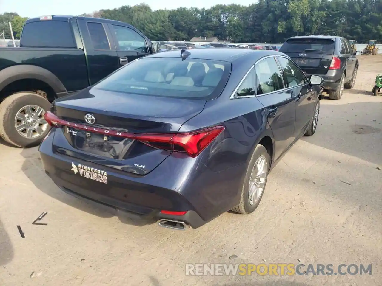 4 Photograph of a damaged car 4T1BZ1FB3KU024636 TOYOTA AVALON 2019