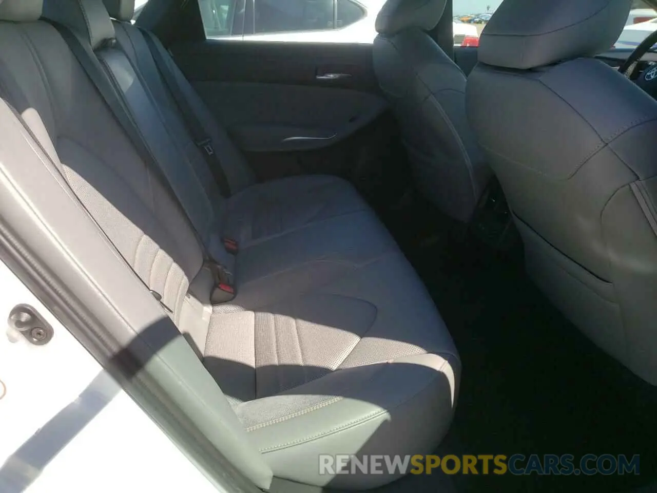 10 Photograph of a damaged car 4T1BZ1FB3KU032963 TOYOTA AVALON 2019