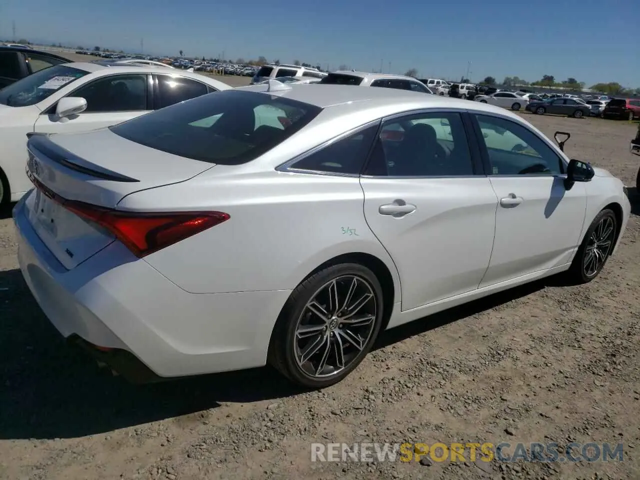 3 Photograph of a damaged car 4T1BZ1FB3KU032963 TOYOTA AVALON 2019