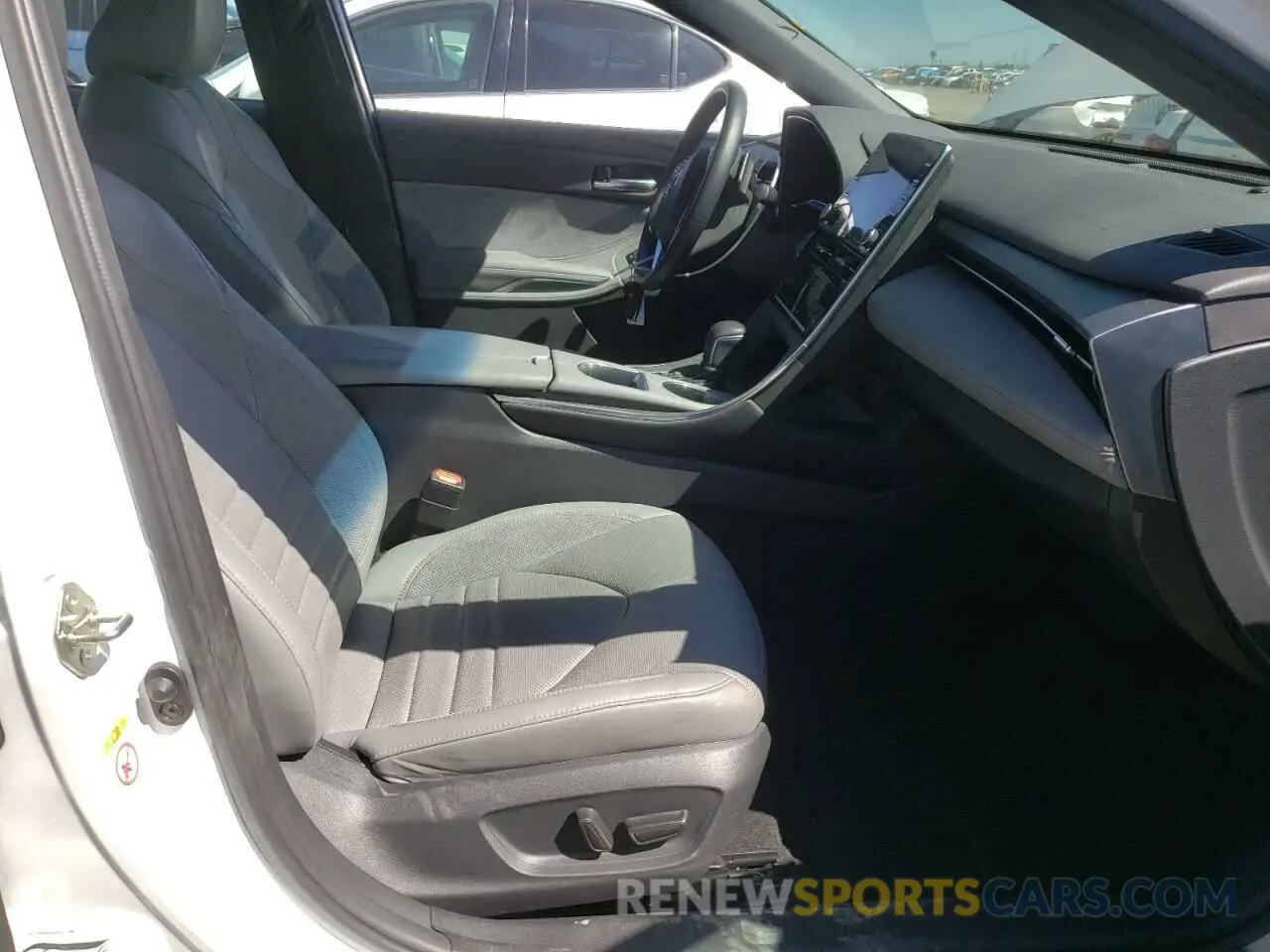7 Photograph of a damaged car 4T1BZ1FB3KU032963 TOYOTA AVALON 2019
