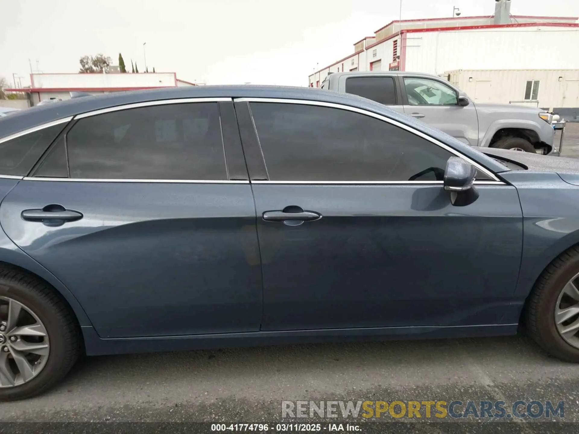 13 Photograph of a damaged car 4T1BZ1FB3KU033885 TOYOTA AVALON 2019