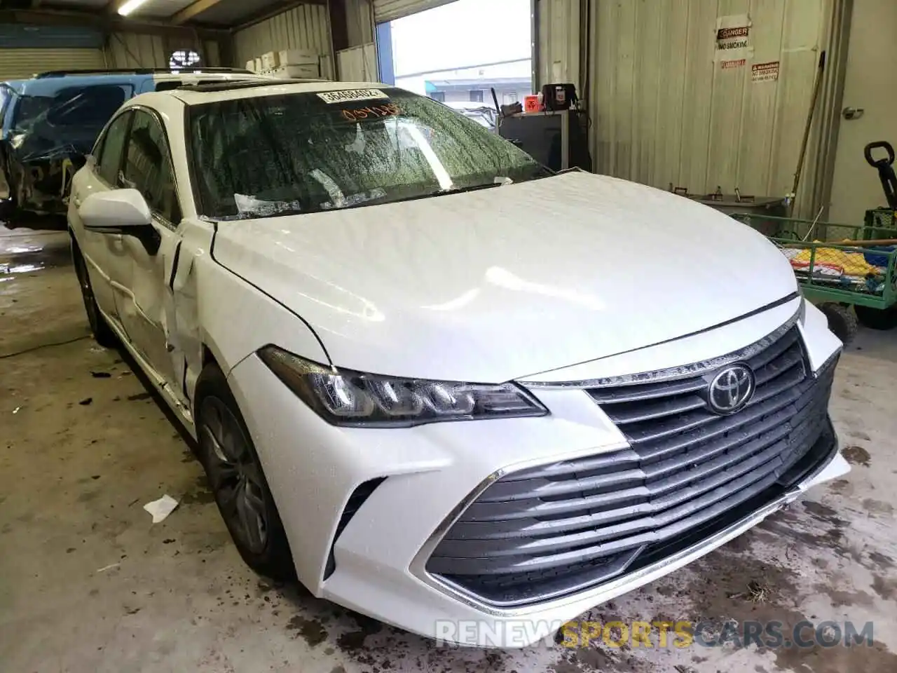 1 Photograph of a damaged car 4T1BZ1FB3KU034289 TOYOTA AVALON 2019