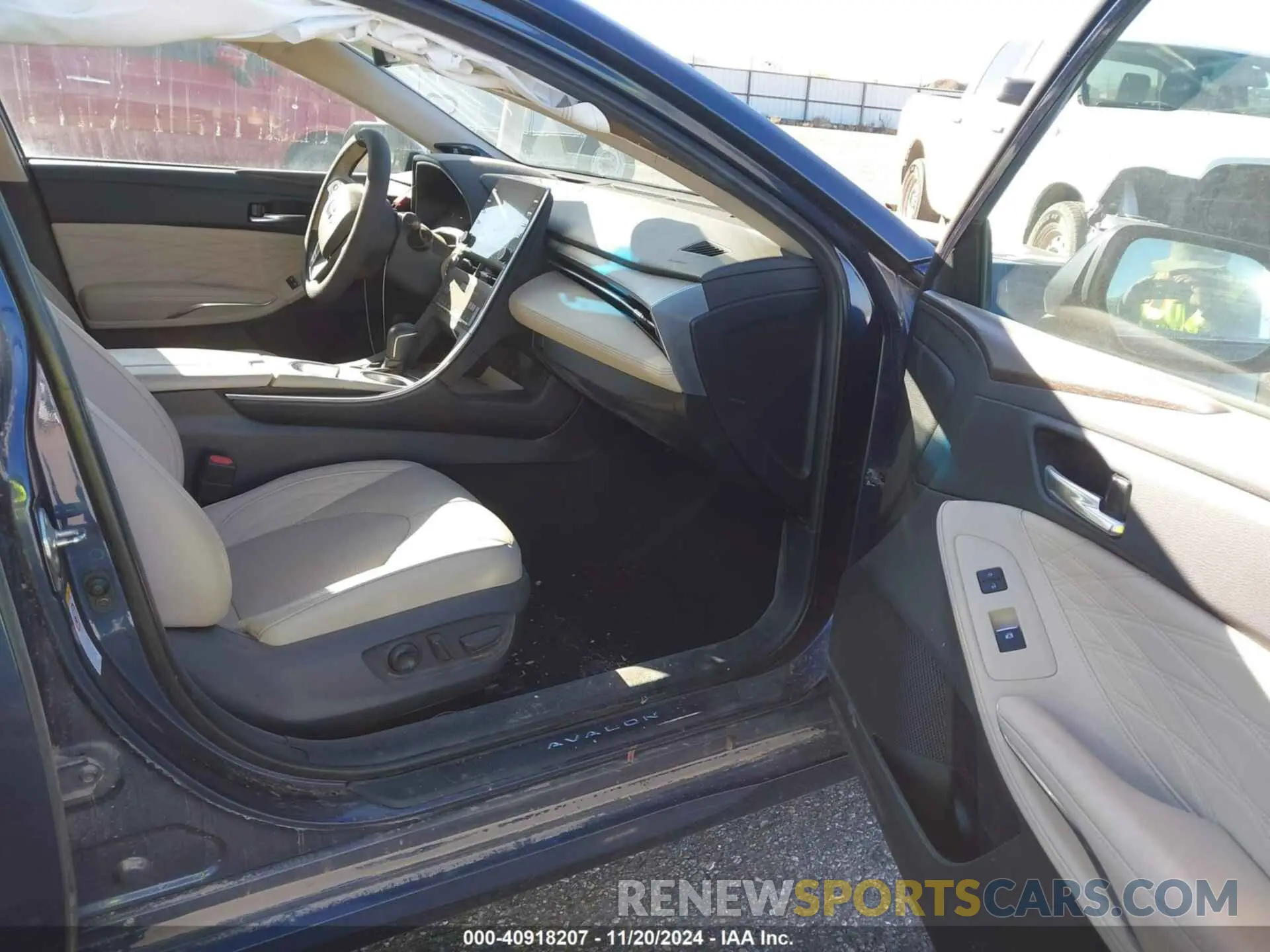 5 Photograph of a damaged car 4T1BZ1FB3KU034454 TOYOTA AVALON 2019