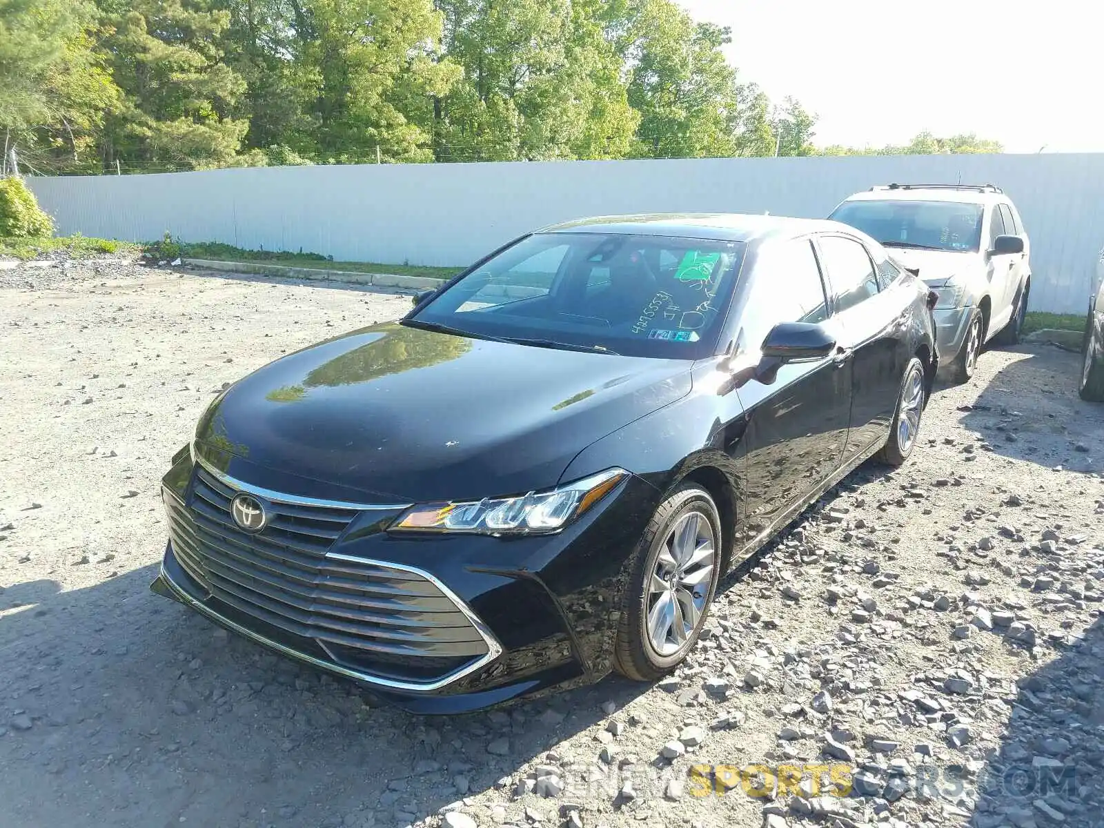 2 Photograph of a damaged car 4T1BZ1FB3KU037631 TOYOTA AVALON 2019