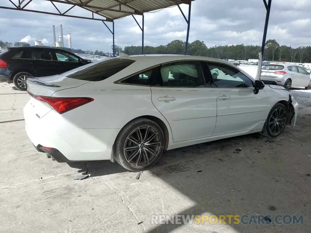 3 Photograph of a damaged car 4T1BZ1FB4KU023480 TOYOTA AVALON 2019