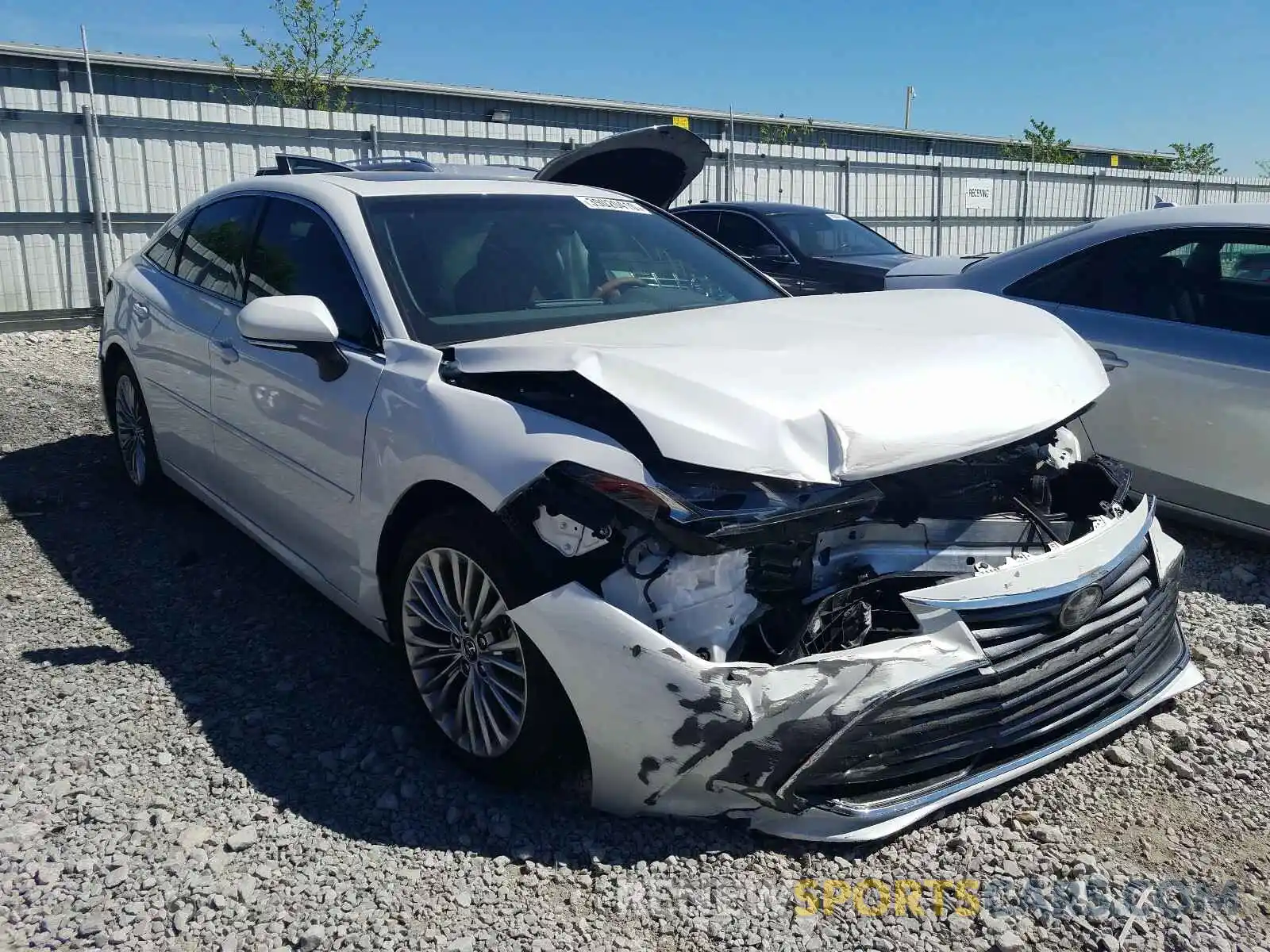 1 Photograph of a damaged car 4T1BZ1FB4KU026721 TOYOTA AVALON 2019