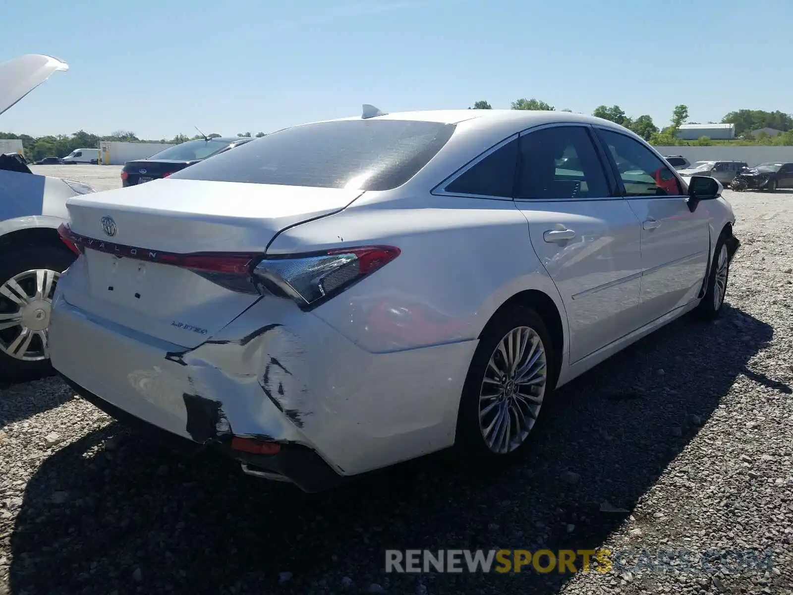 4 Photograph of a damaged car 4T1BZ1FB4KU026721 TOYOTA AVALON 2019