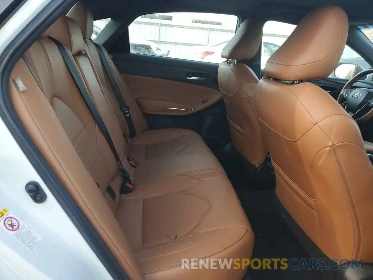 10 Photograph of a damaged car 4T1BZ1FB4KU028744 TOYOTA AVALON 2019