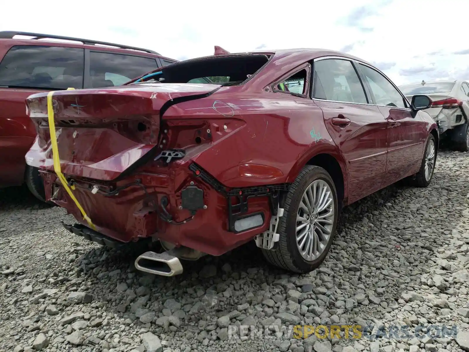 4 Photograph of a damaged car 4T1BZ1FB4KU029179 TOYOTA AVALON 2019