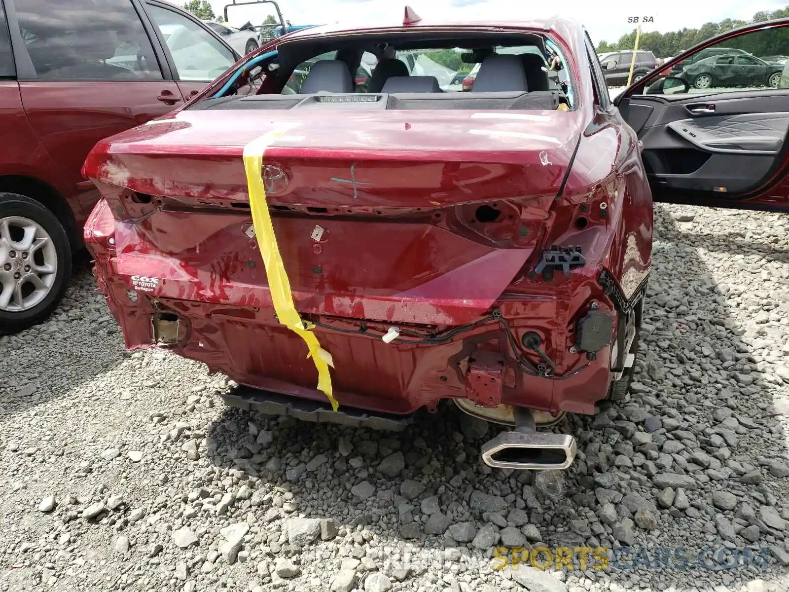 9 Photograph of a damaged car 4T1BZ1FB4KU029179 TOYOTA AVALON 2019