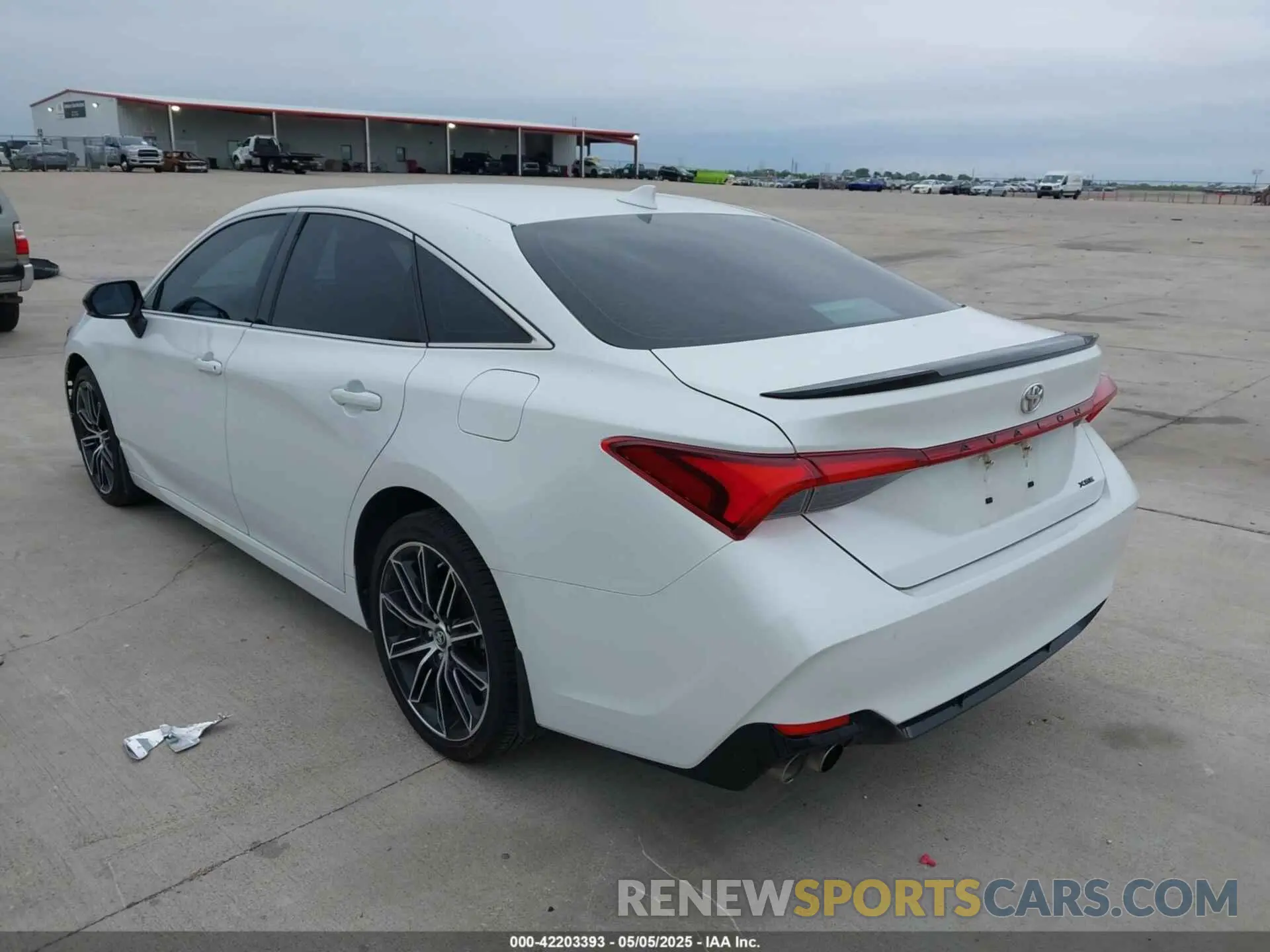 3 Photograph of a damaged car 4T1BZ1FB4KU032065 TOYOTA AVALON 2019