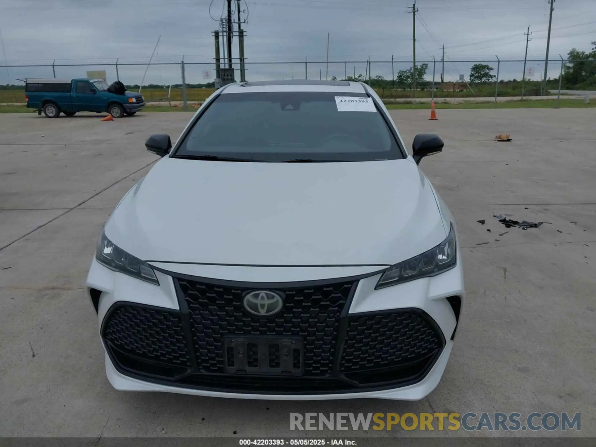 6 Photograph of a damaged car 4T1BZ1FB4KU032065 TOYOTA AVALON 2019