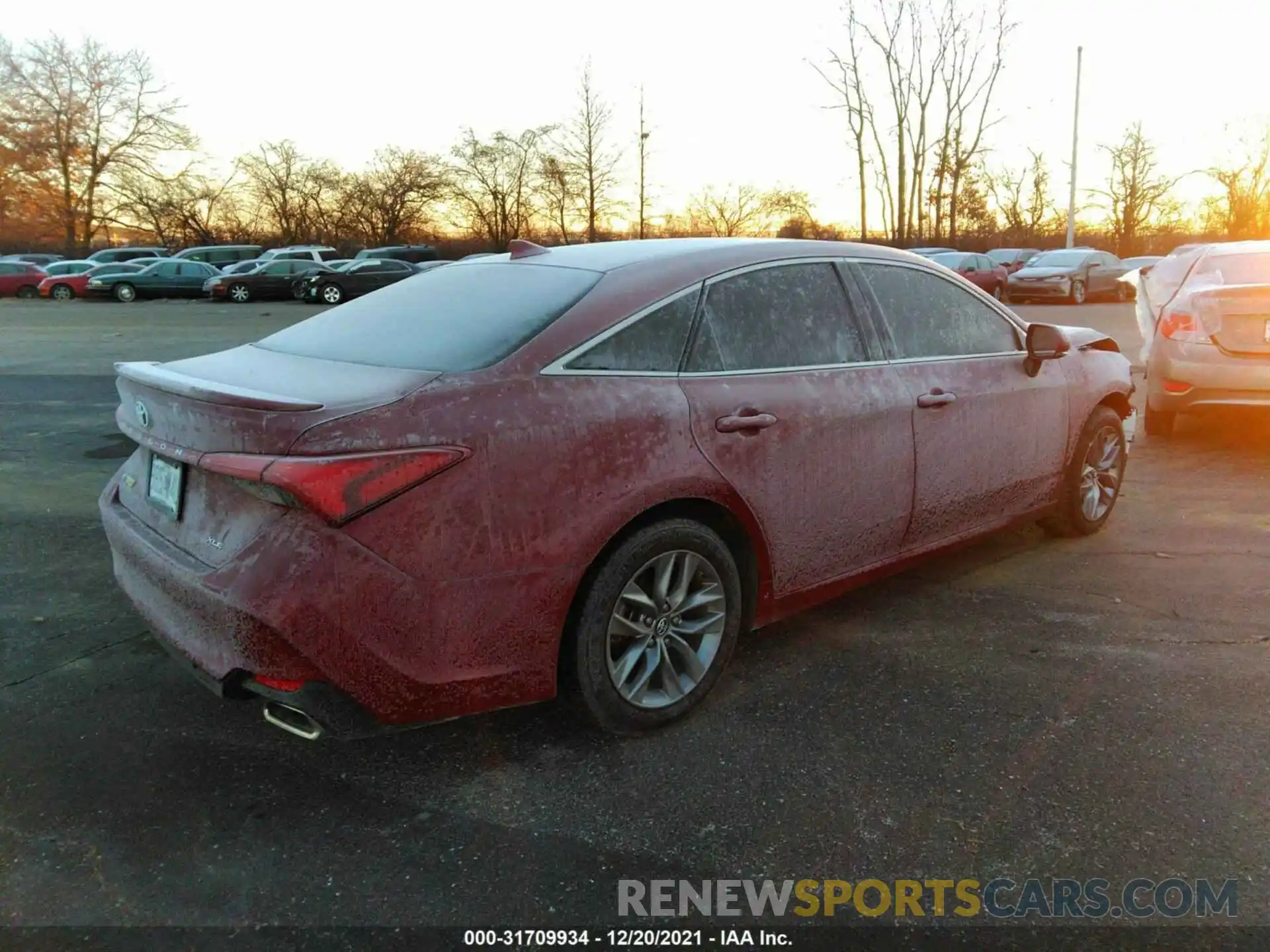 4 Photograph of a damaged car 4T1BZ1FB4KU033040 TOYOTA AVALON 2019