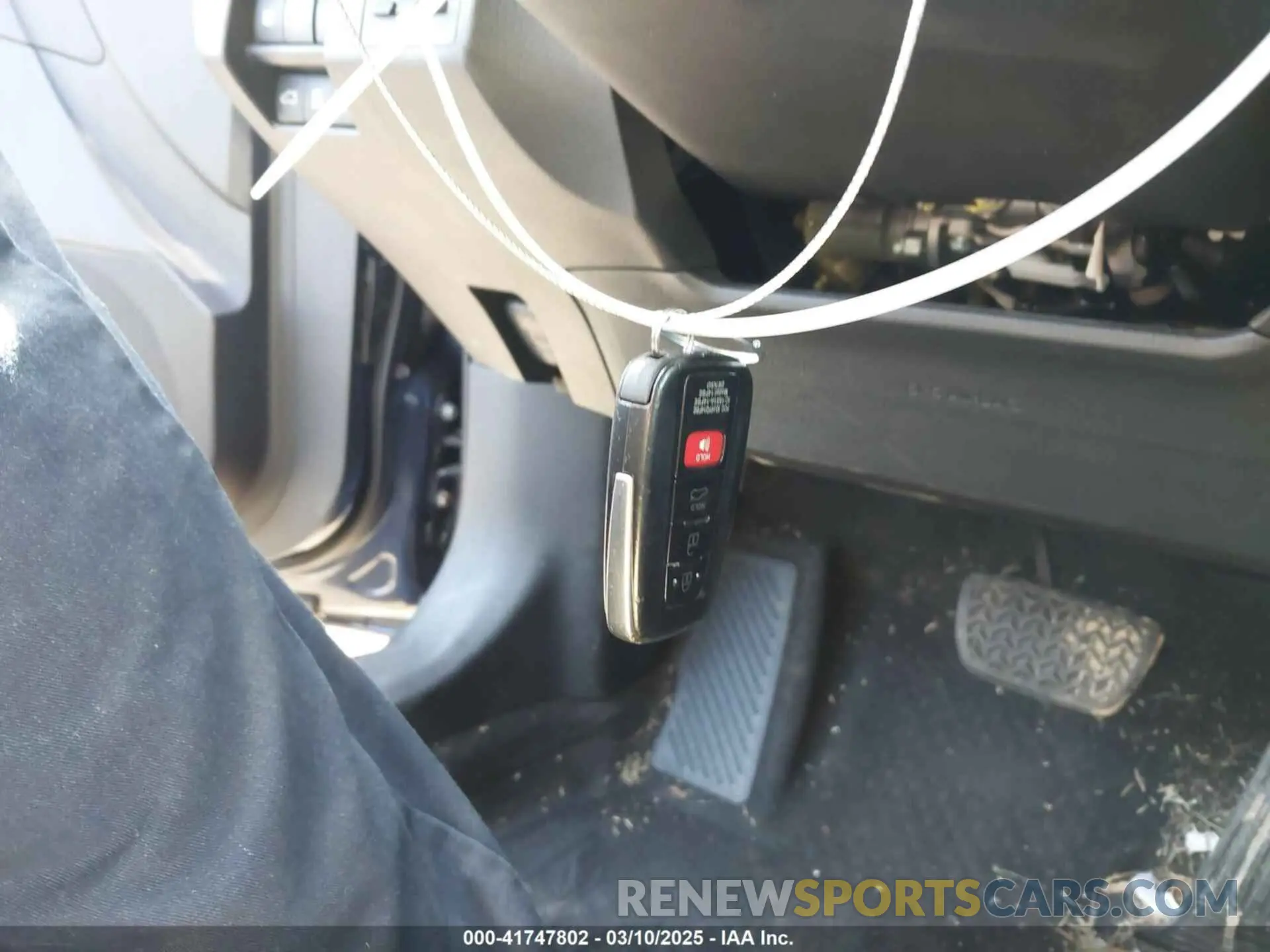 11 Photograph of a damaged car 4T1BZ1FB4KU034320 TOYOTA AVALON 2019