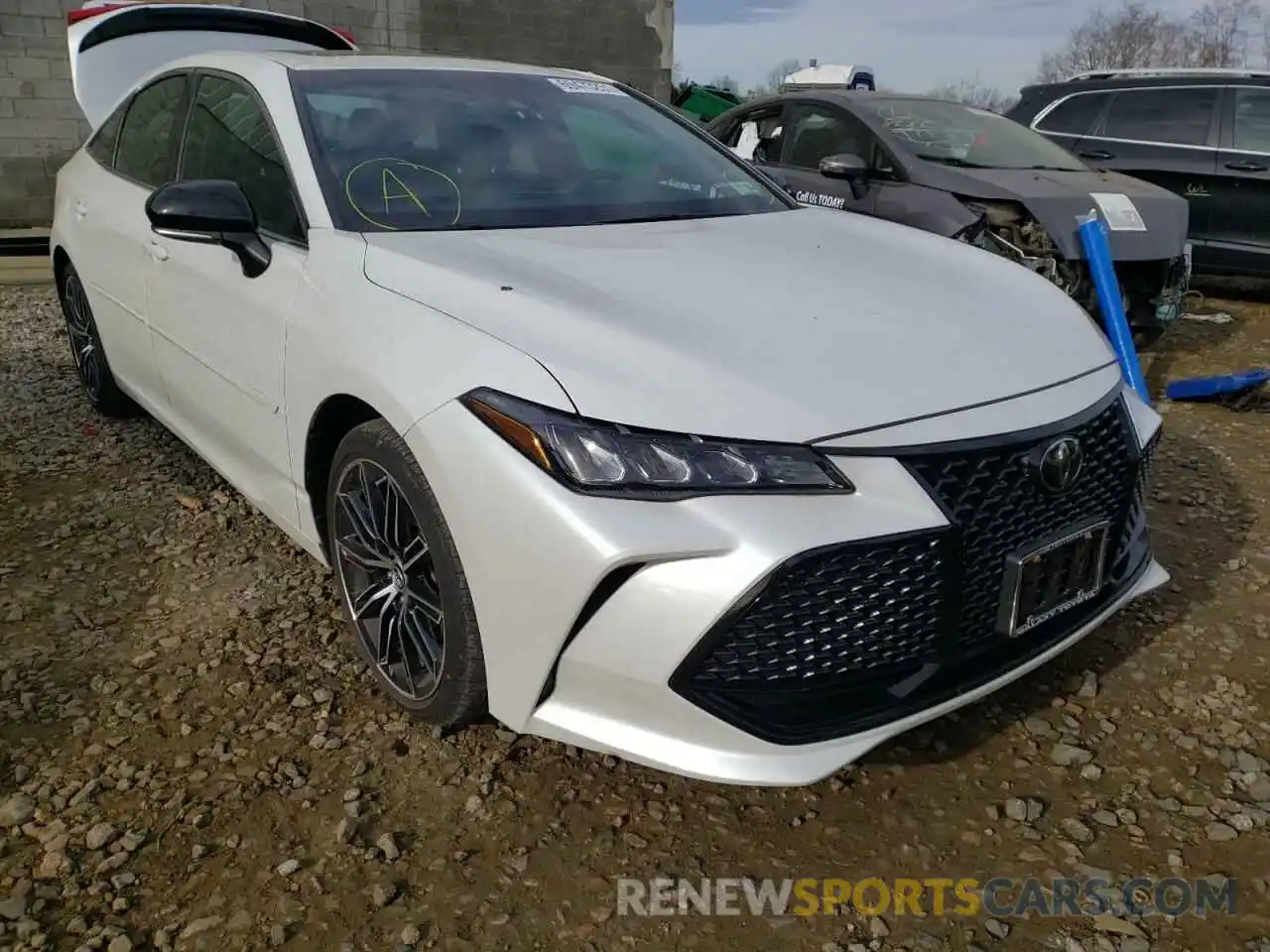 1 Photograph of a damaged car 4T1BZ1FB5KU001617 TOYOTA AVALON 2019