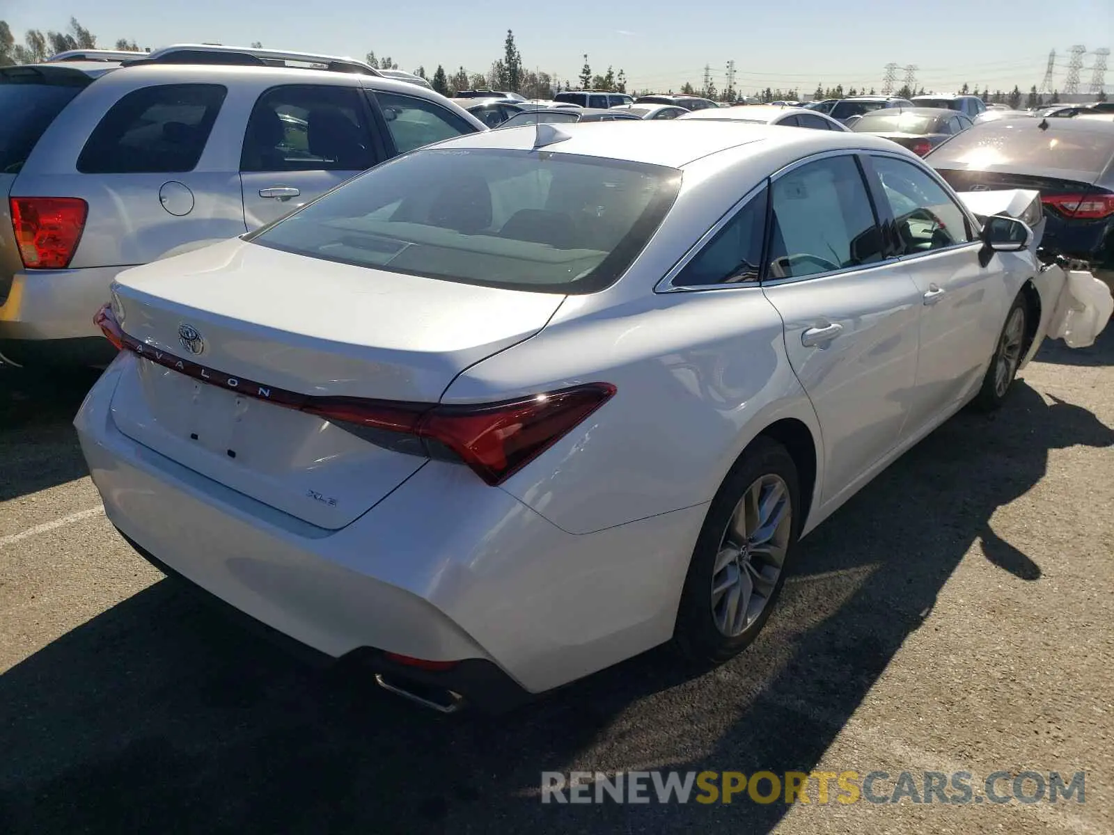 4 Photograph of a damaged car 4T1BZ1FB5KU008289 TOYOTA AVALON 2019