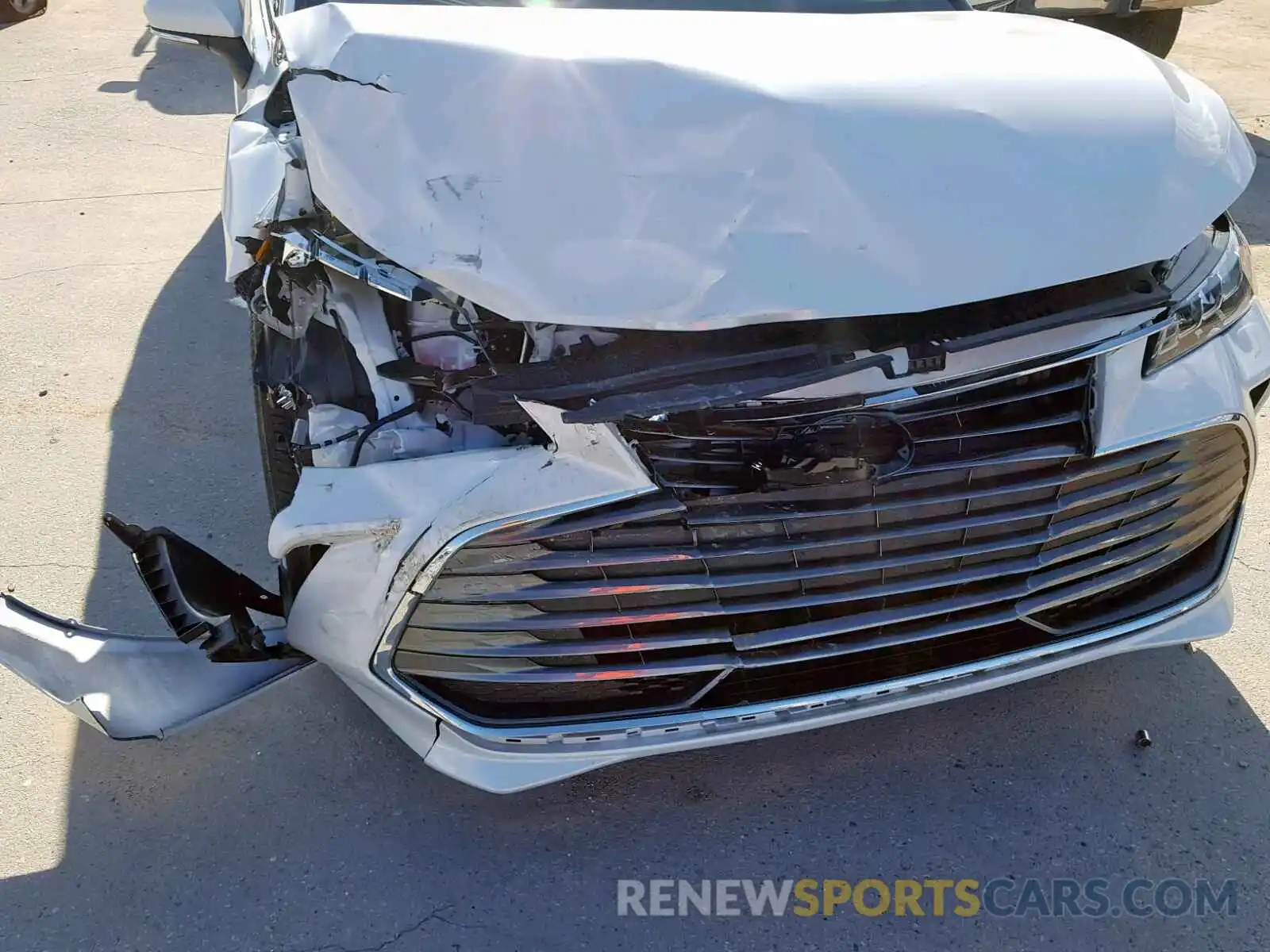 9 Photograph of a damaged car 4T1BZ1FB5KU011127 TOYOTA AVALON 2019