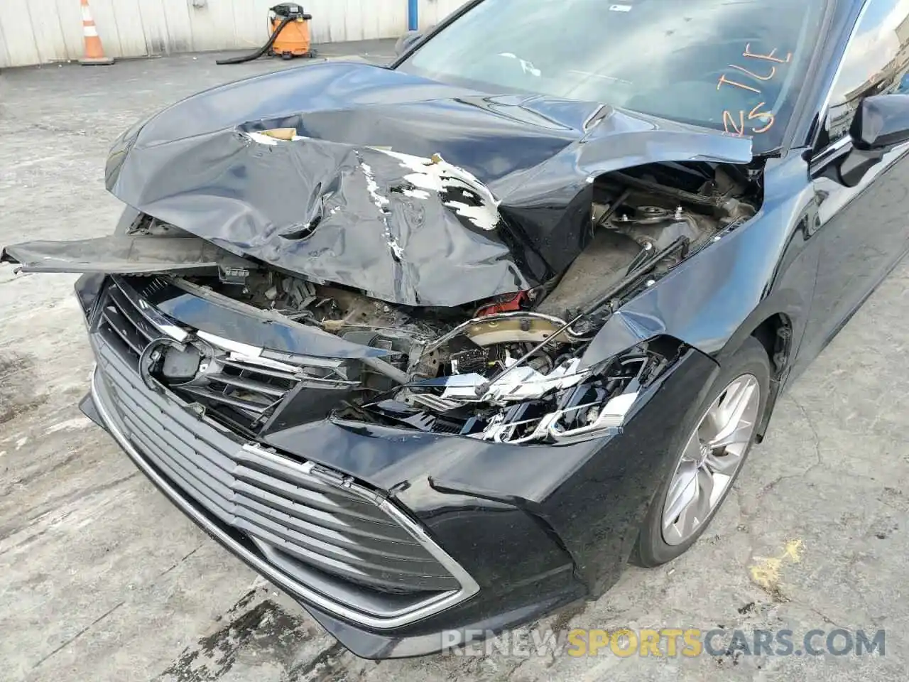 9 Photograph of a damaged car 4T1BZ1FB5KU012990 TOYOTA AVALON 2019