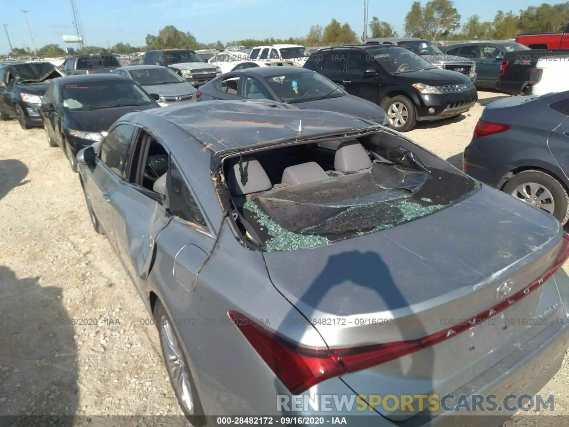 6 Photograph of a damaged car 4T1BZ1FB5KU028929 TOYOTA AVALON 2019