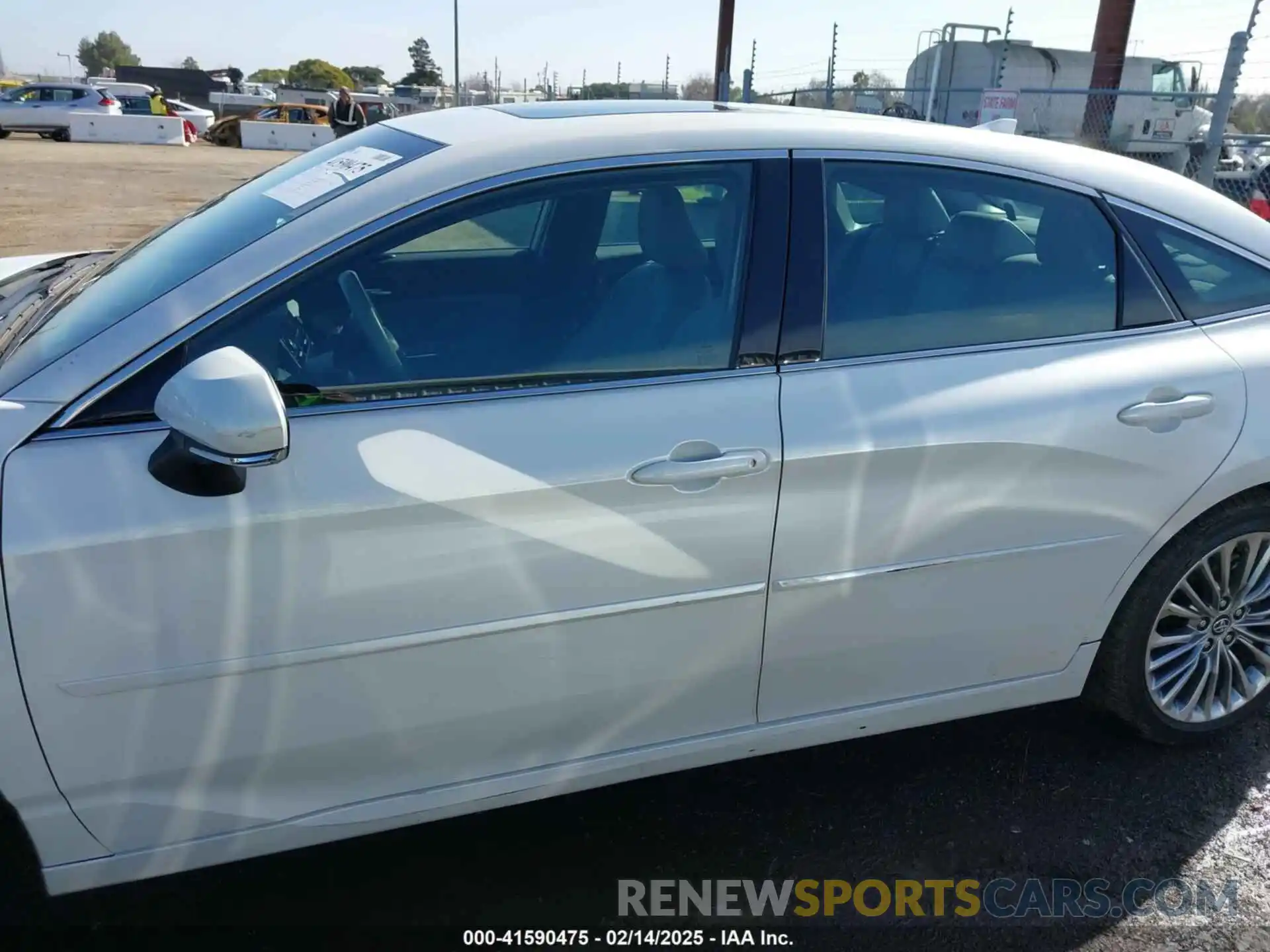 15 Photograph of a damaged car 4T1BZ1FB5KU032141 TOYOTA AVALON 2019