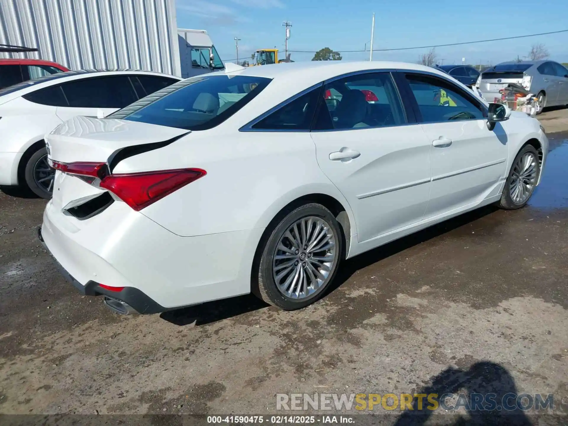 4 Photograph of a damaged car 4T1BZ1FB5KU032141 TOYOTA AVALON 2019