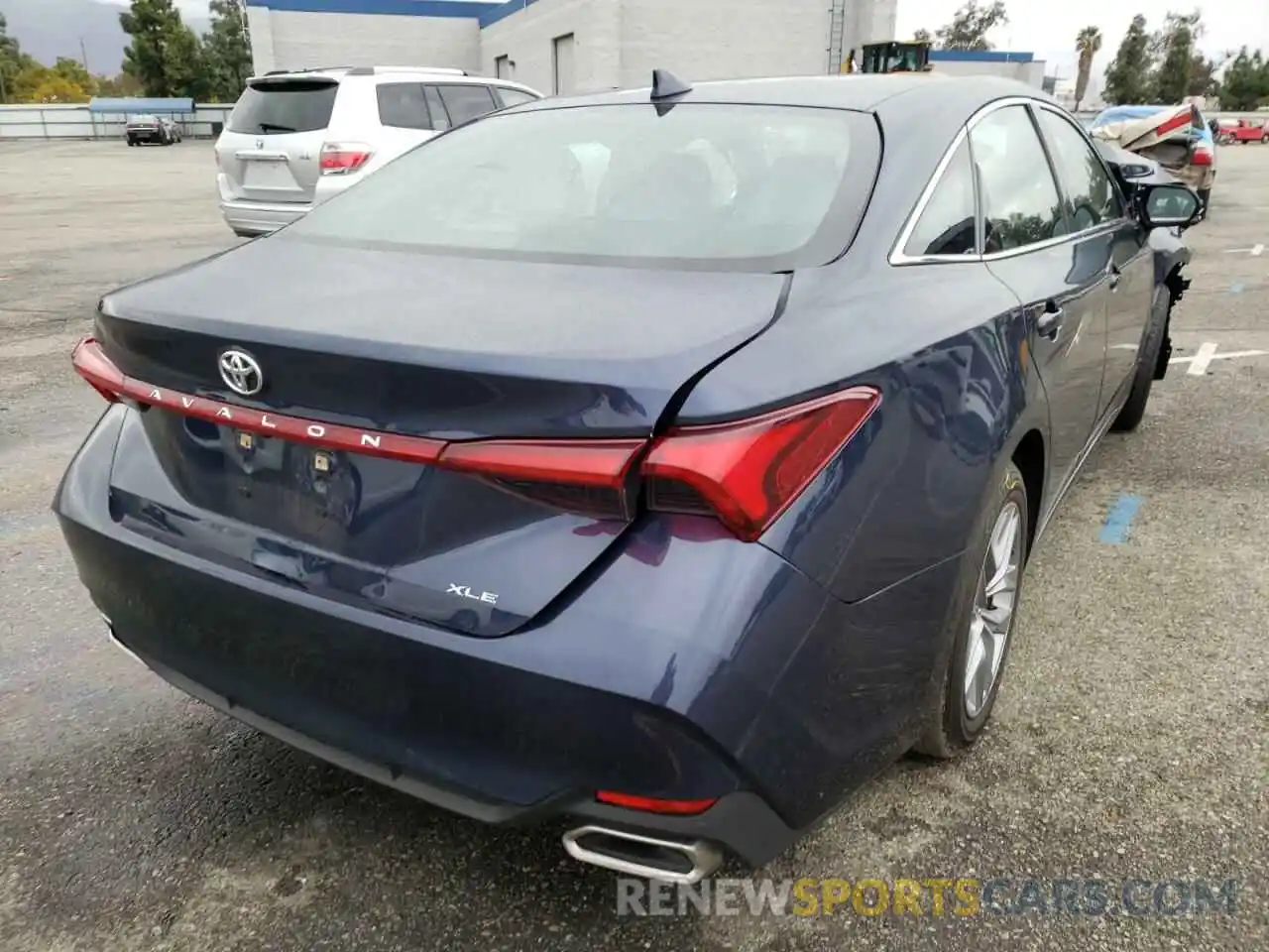 4 Photograph of a damaged car 4T1BZ1FB5KU035282 TOYOTA AVALON 2019