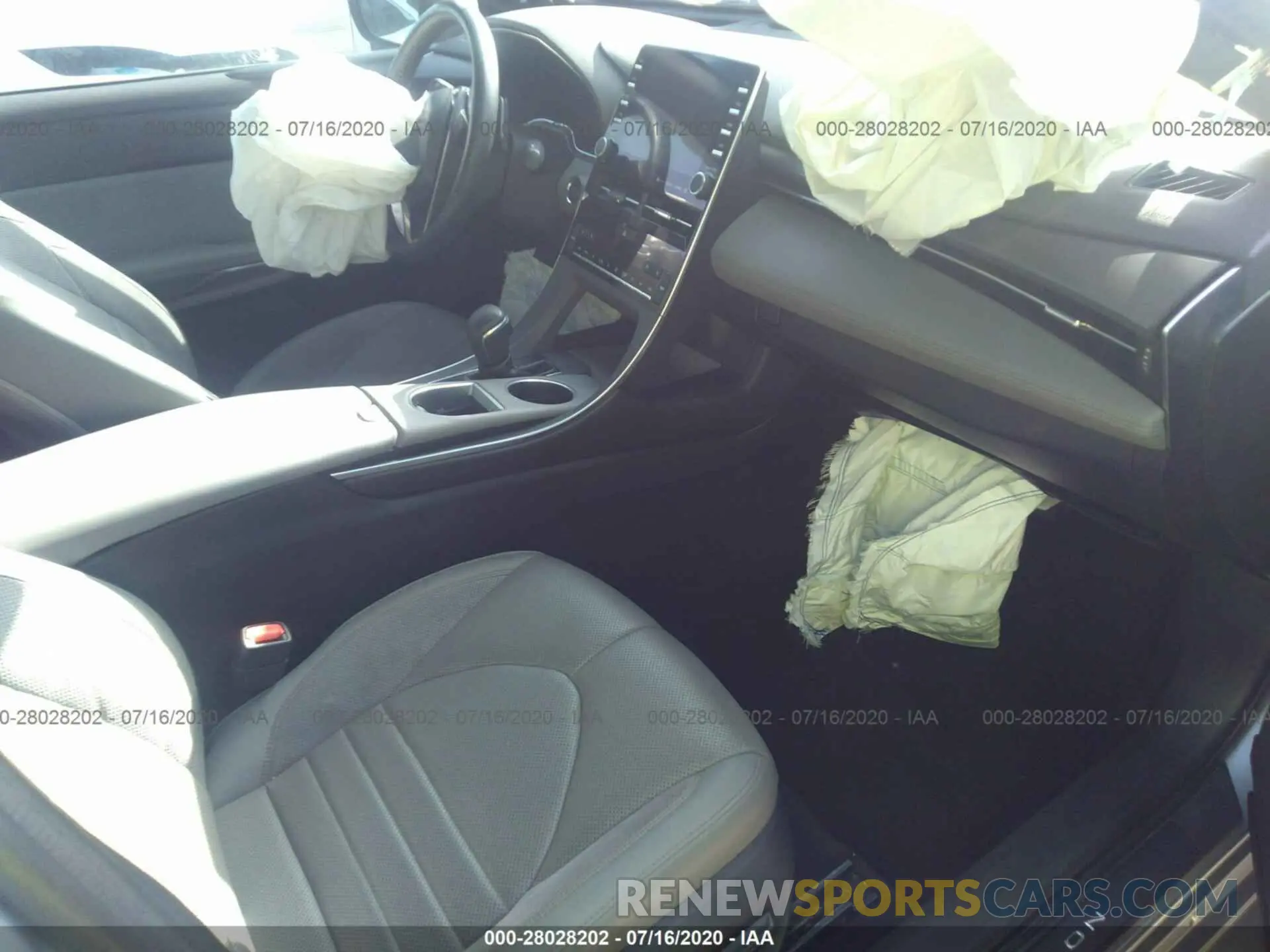 5 Photograph of a damaged car 4T1BZ1FB6KU003327 TOYOTA AVALON 2019
