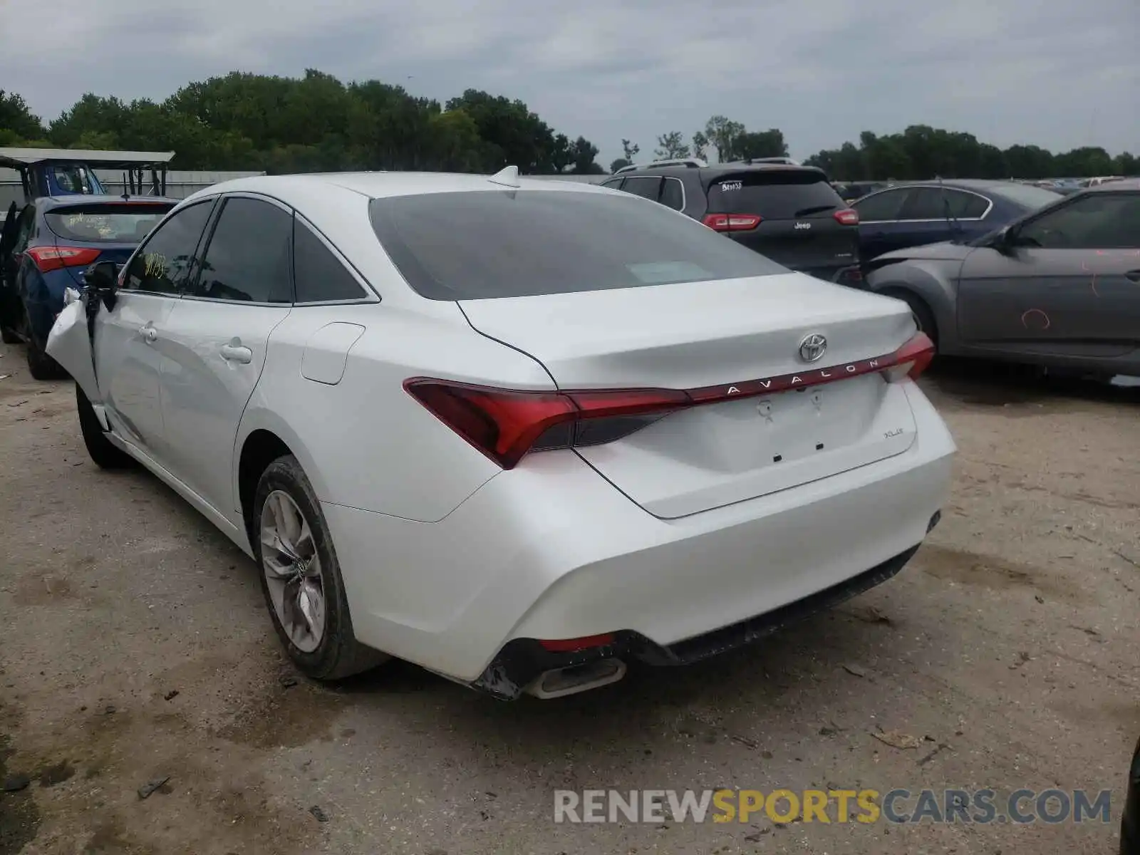 3 Photograph of a damaged car 4T1BZ1FB6KU003862 TOYOTA AVALON 2019