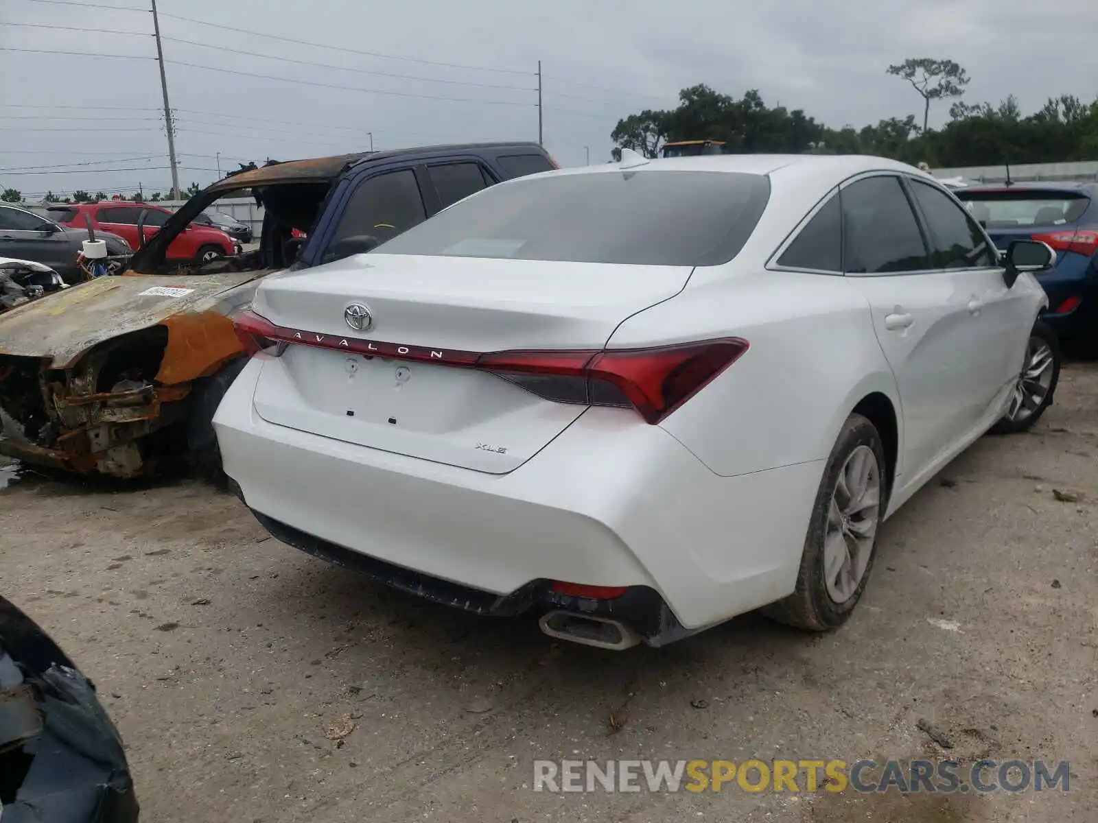 4 Photograph of a damaged car 4T1BZ1FB6KU003862 TOYOTA AVALON 2019