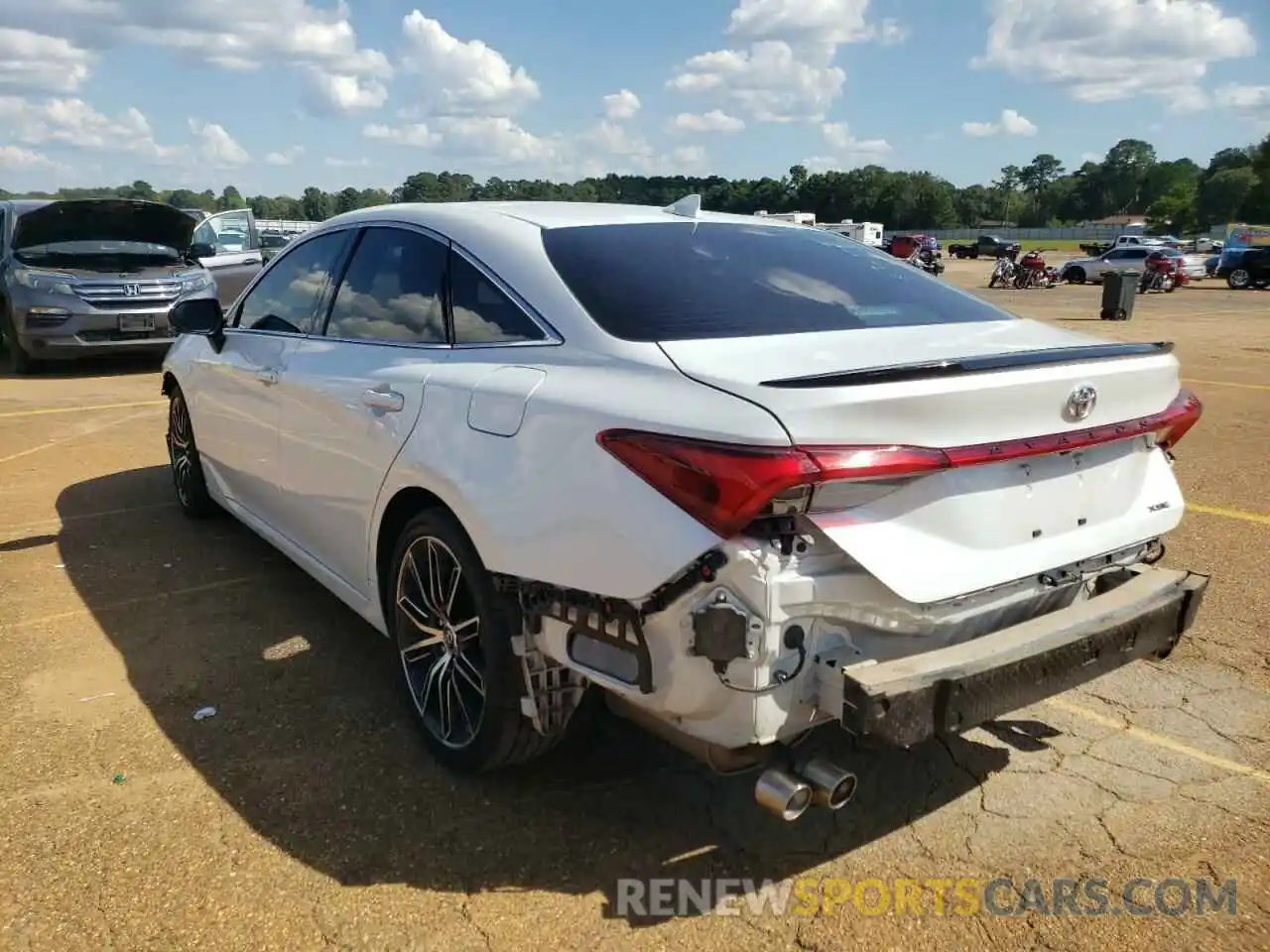 3 Photograph of a damaged car 4T1BZ1FB6KU005434 TOYOTA AVALON 2019