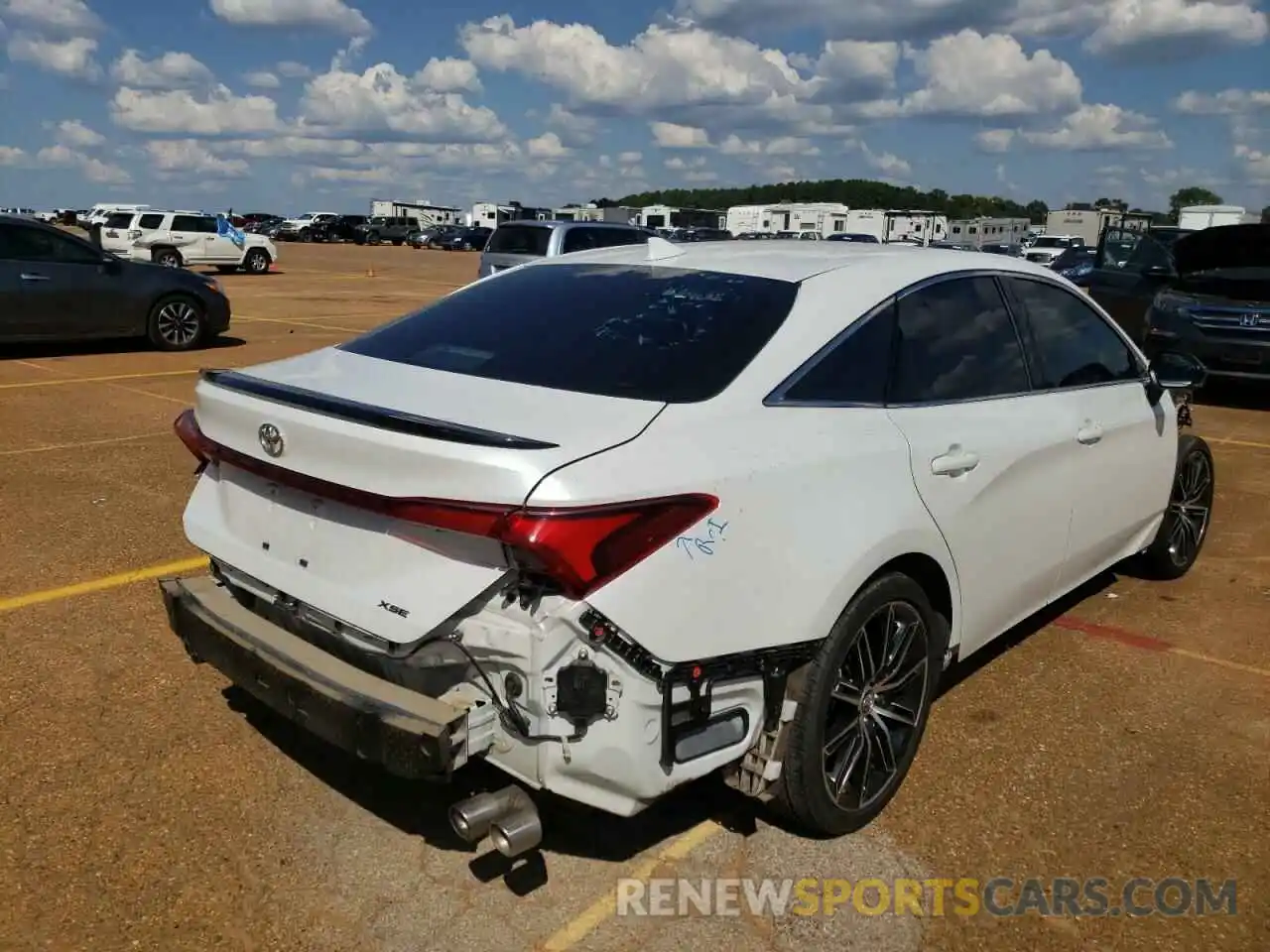 4 Photograph of a damaged car 4T1BZ1FB6KU005434 TOYOTA AVALON 2019