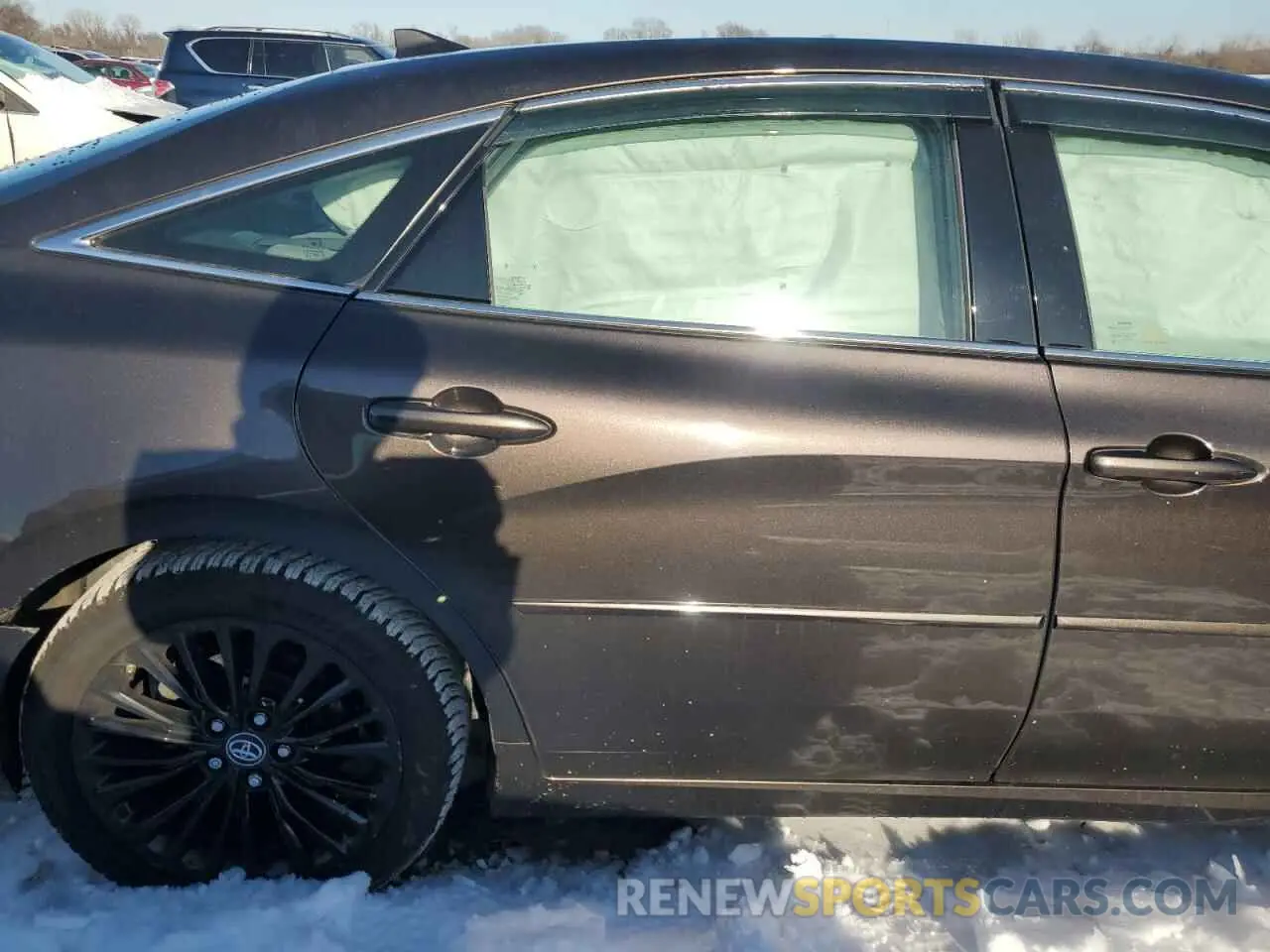 10 Photograph of a damaged car 4T1BZ1FB6KU005563 TOYOTA AVALON 2019