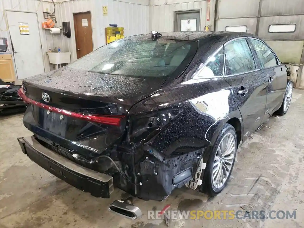 4 Photograph of a damaged car 4T1BZ1FB6KU009161 TOYOTA AVALON 2019