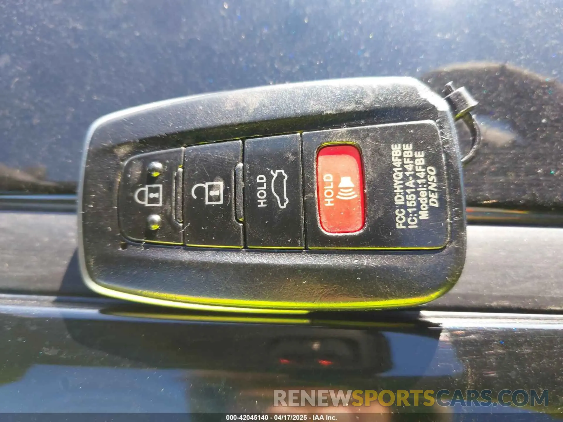 11 Photograph of a damaged car 4T1BZ1FB6KU013940 TOYOTA AVALON 2019