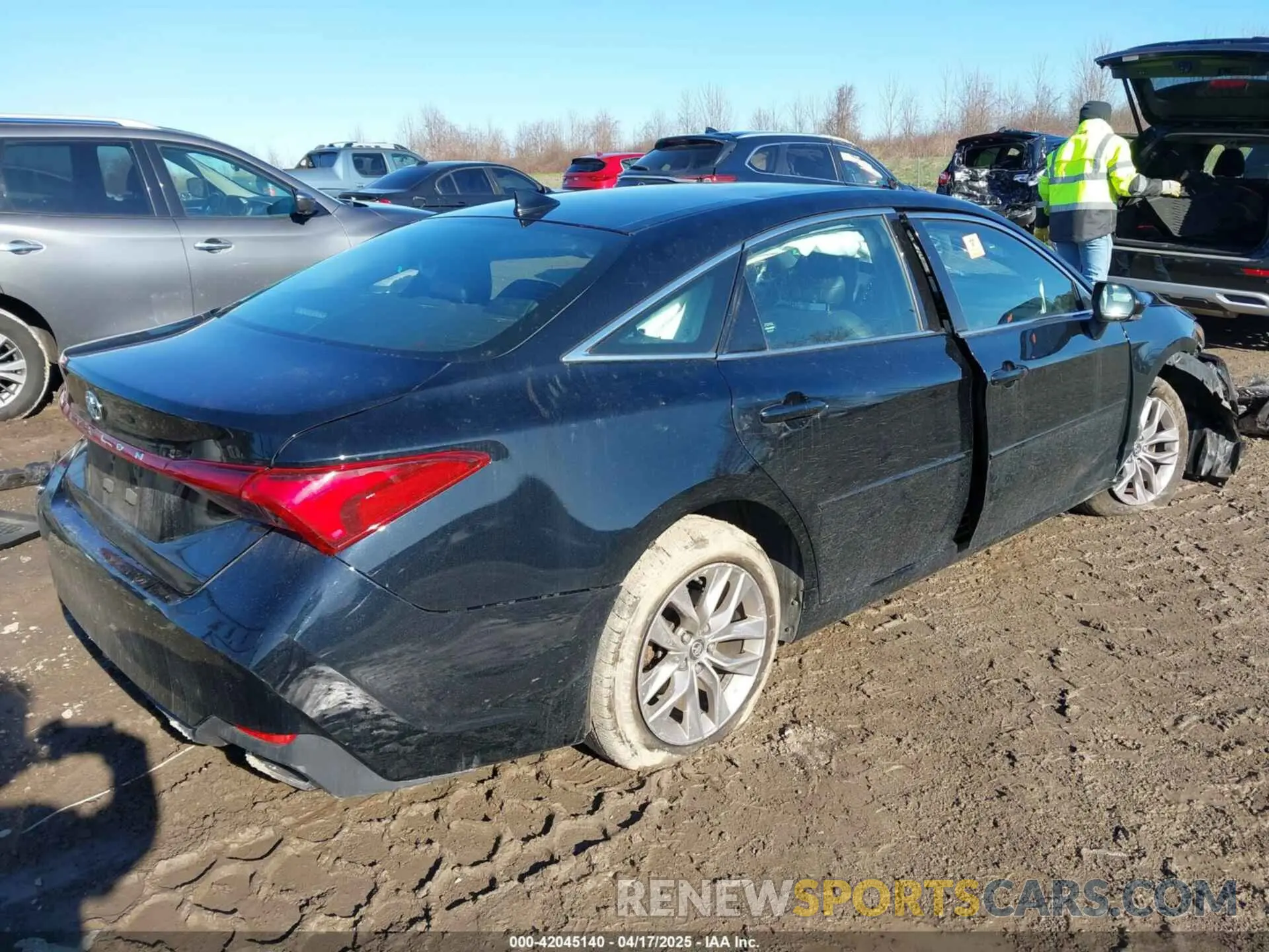 4 Photograph of a damaged car 4T1BZ1FB6KU013940 TOYOTA AVALON 2019