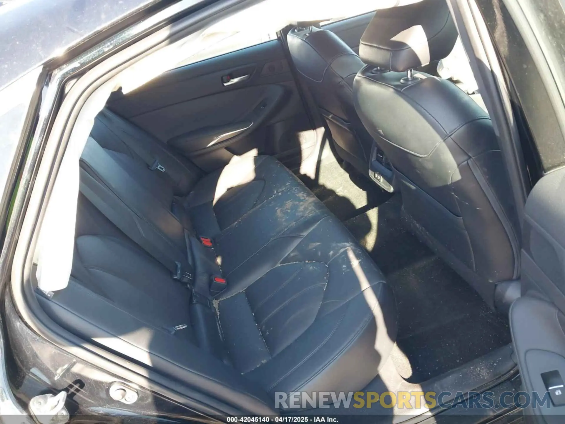8 Photograph of a damaged car 4T1BZ1FB6KU013940 TOYOTA AVALON 2019