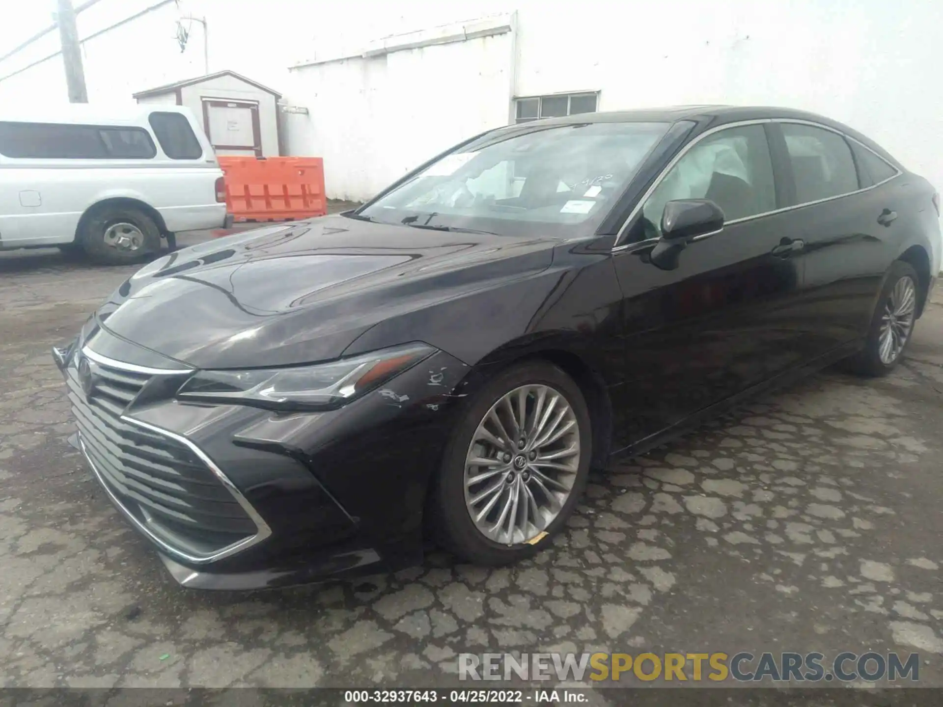 2 Photograph of a damaged car 4T1BZ1FB6KU016059 TOYOTA AVALON 2019