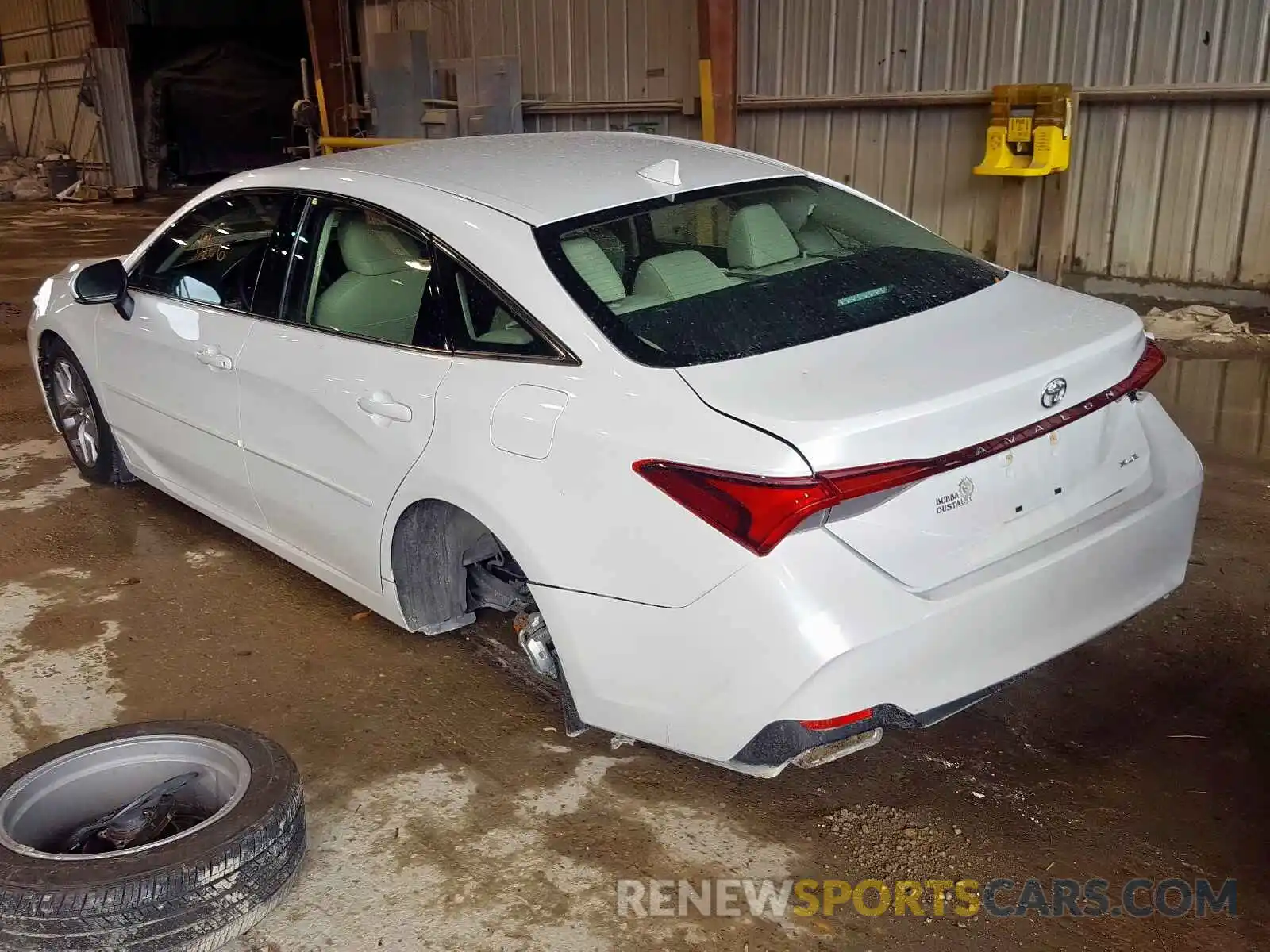 3 Photograph of a damaged car 4T1BZ1FB6KU016594 TOYOTA AVALON 2019