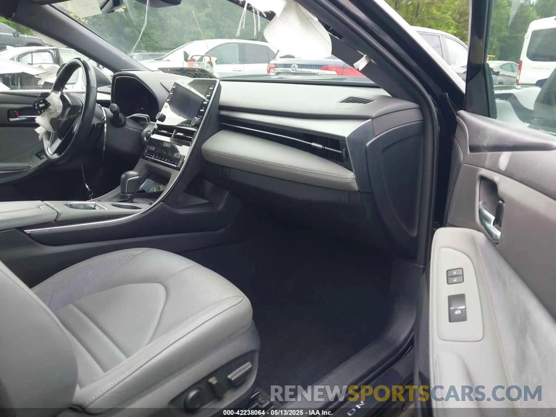 5 Photograph of a damaged car 4T1BZ1FB6KU018376 TOYOTA AVALON 2019