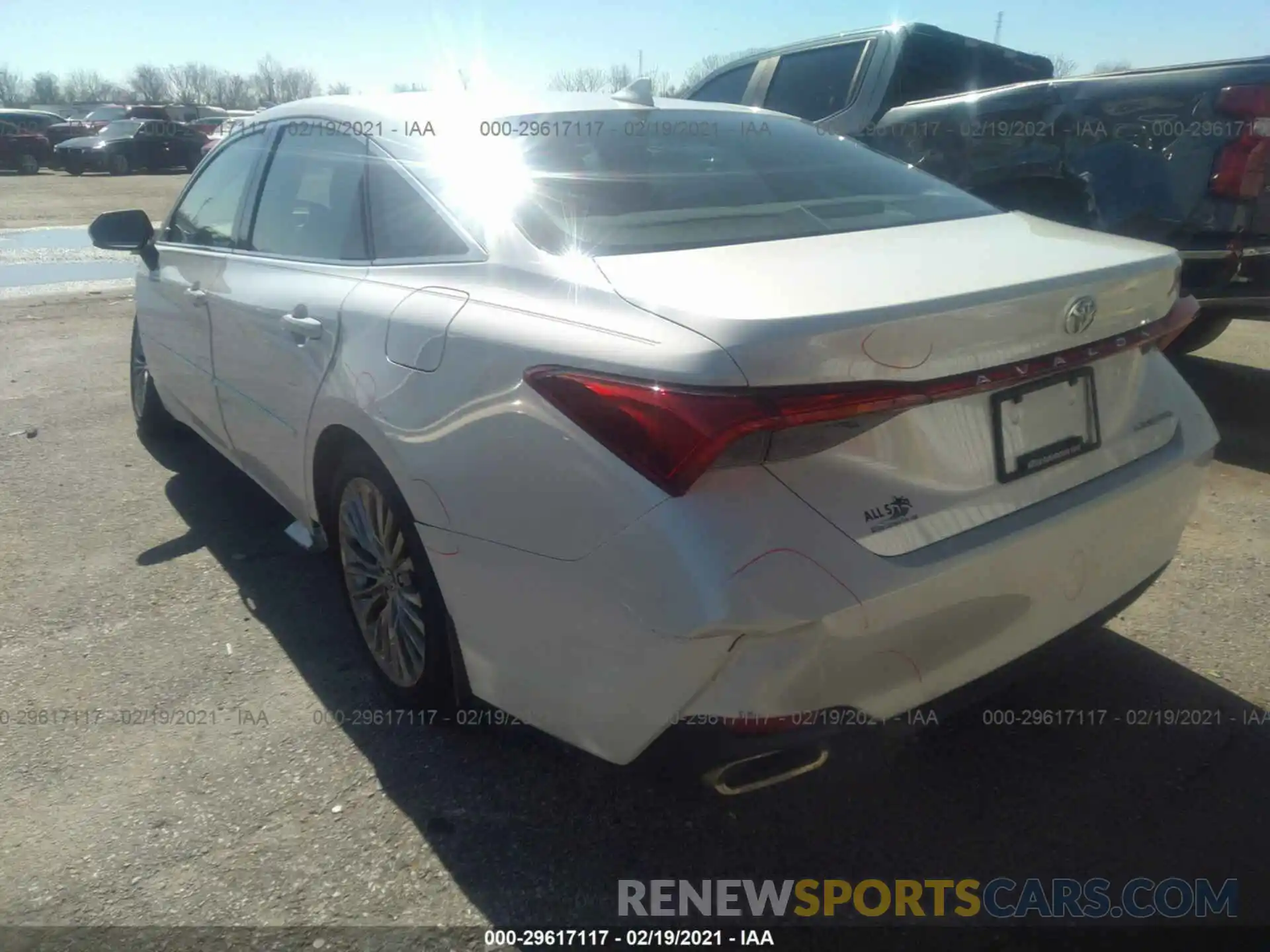 3 Photograph of a damaged car 4T1BZ1FB6KU019141 TOYOTA AVALON 2019