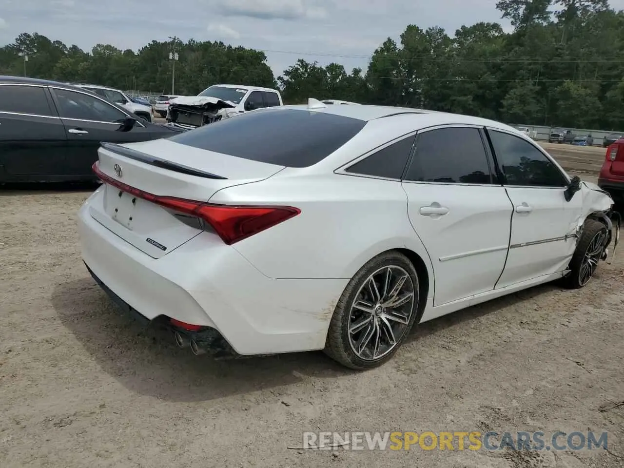 3 Photograph of a damaged car 4T1BZ1FB6KU023061 TOYOTA AVALON 2019