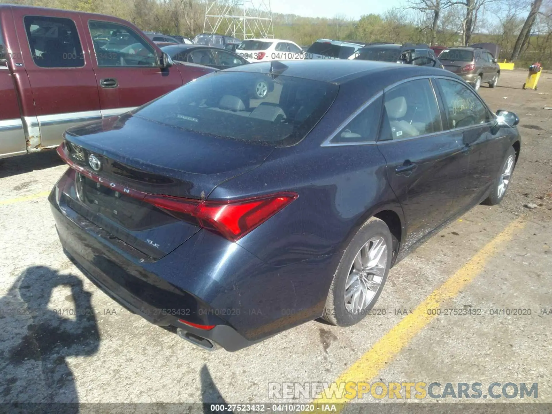 4 Photograph of a damaged car 4T1BZ1FB6KU032794 TOYOTA AVALON 2019
